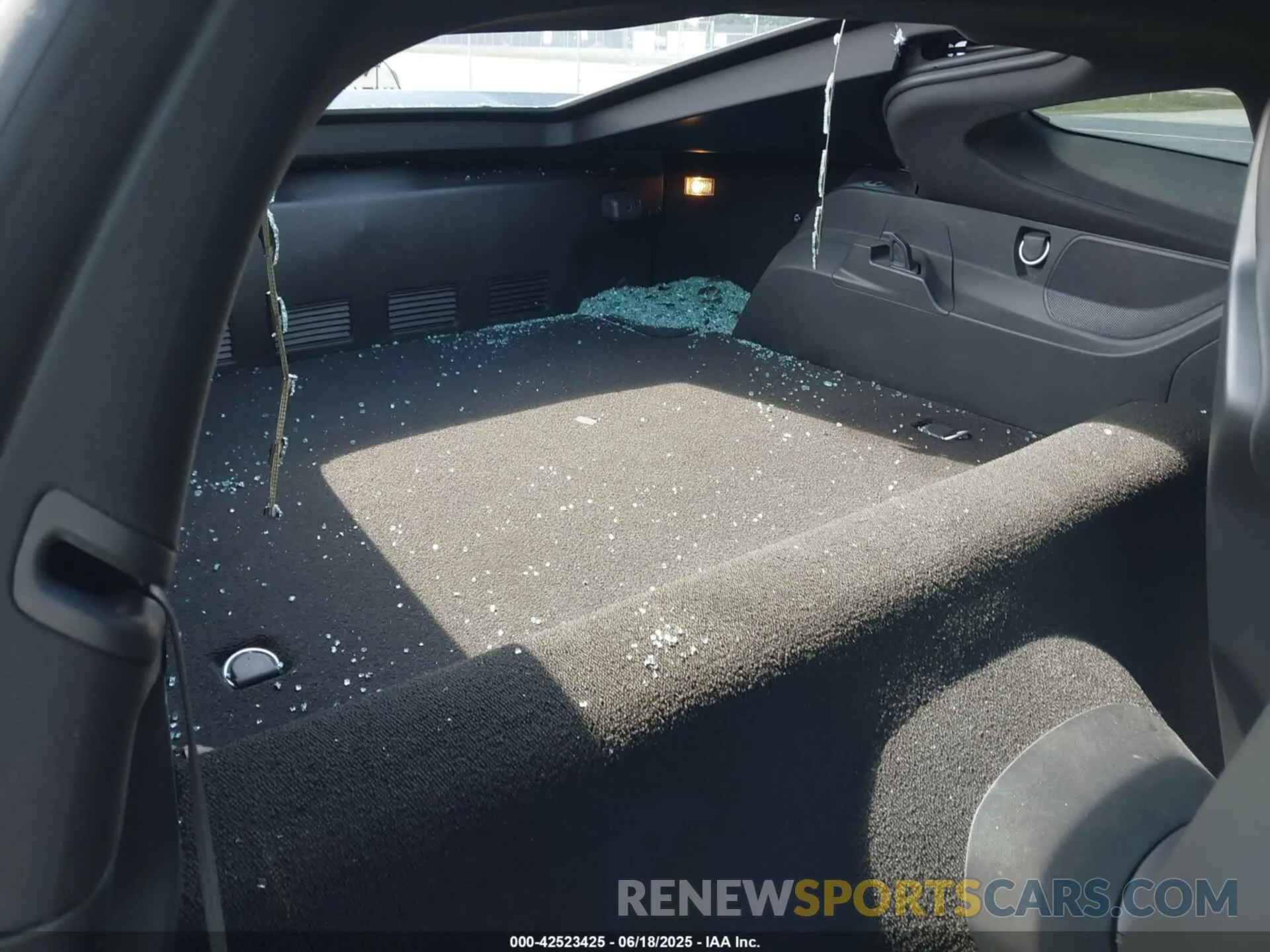 8 Photograph of a damaged car 1G1YB2D78K5105612 CHEVROLET CORVETTE 2019