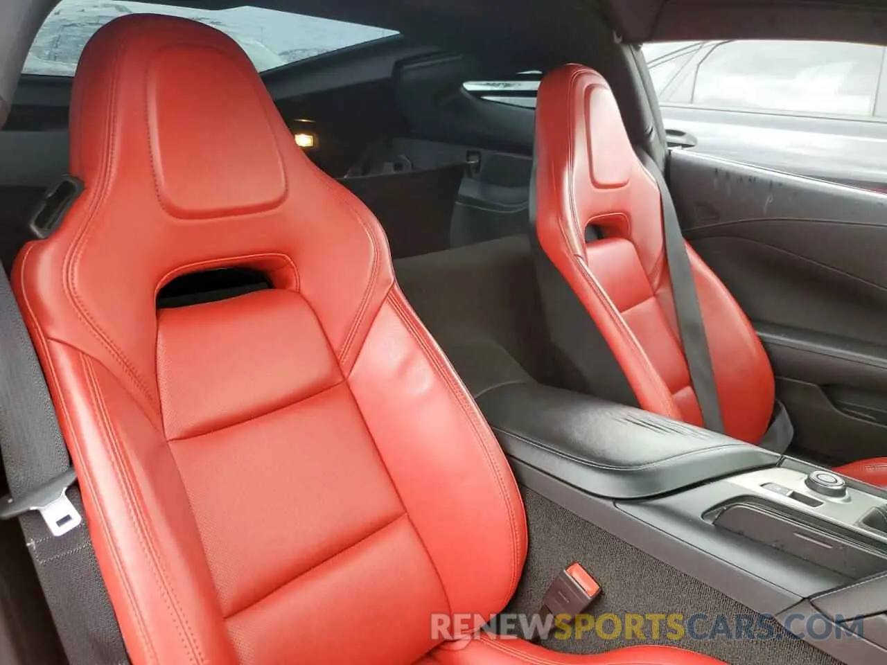 10 Photograph of a damaged car 1G1YV2D70K5103683 CHEVROLET CORVETTE 2019