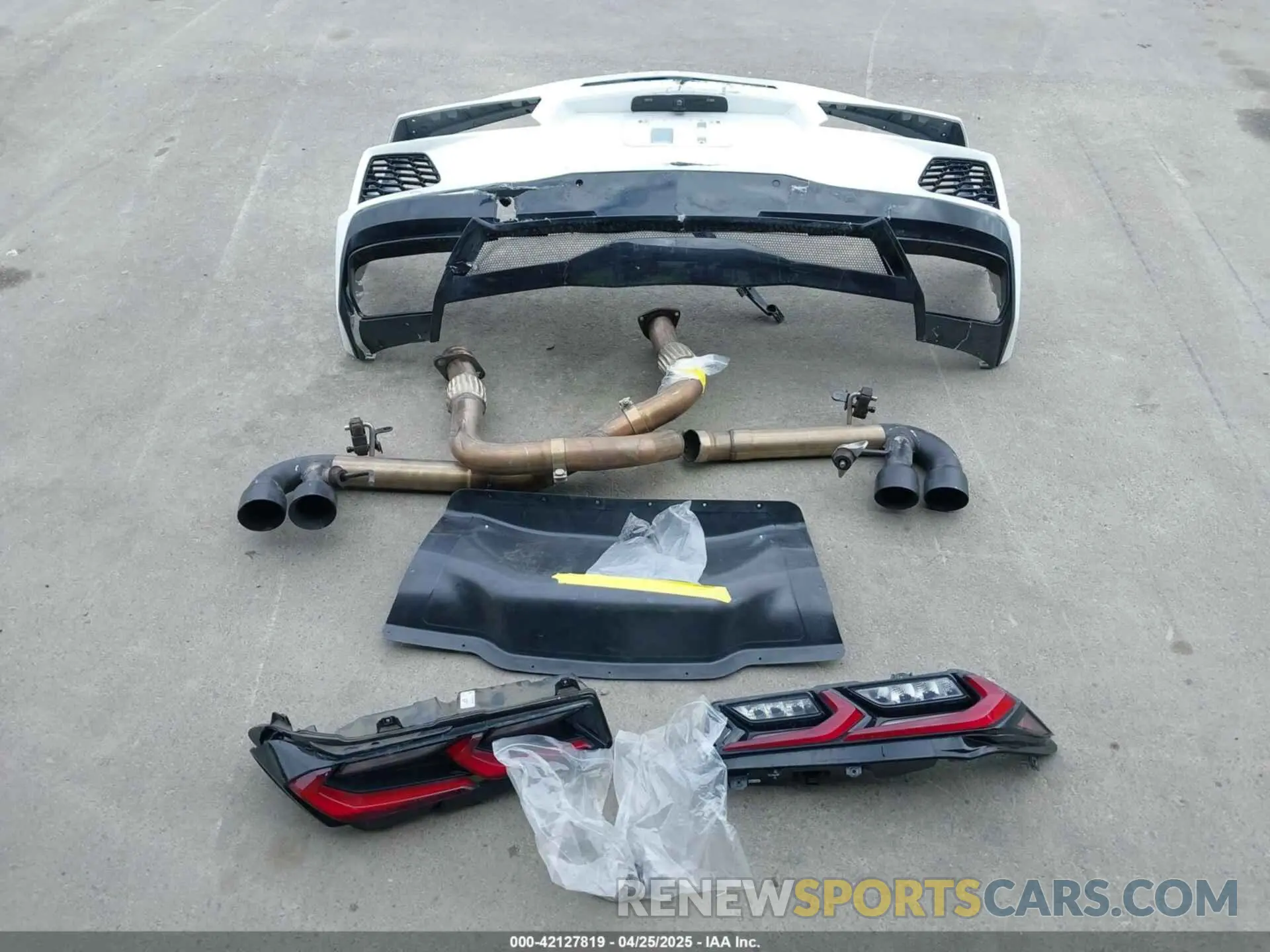 12 Photograph of a damaged car 1G1YB2D42N5112386 CHEVROLET CORVETTE STINGRAY 2022