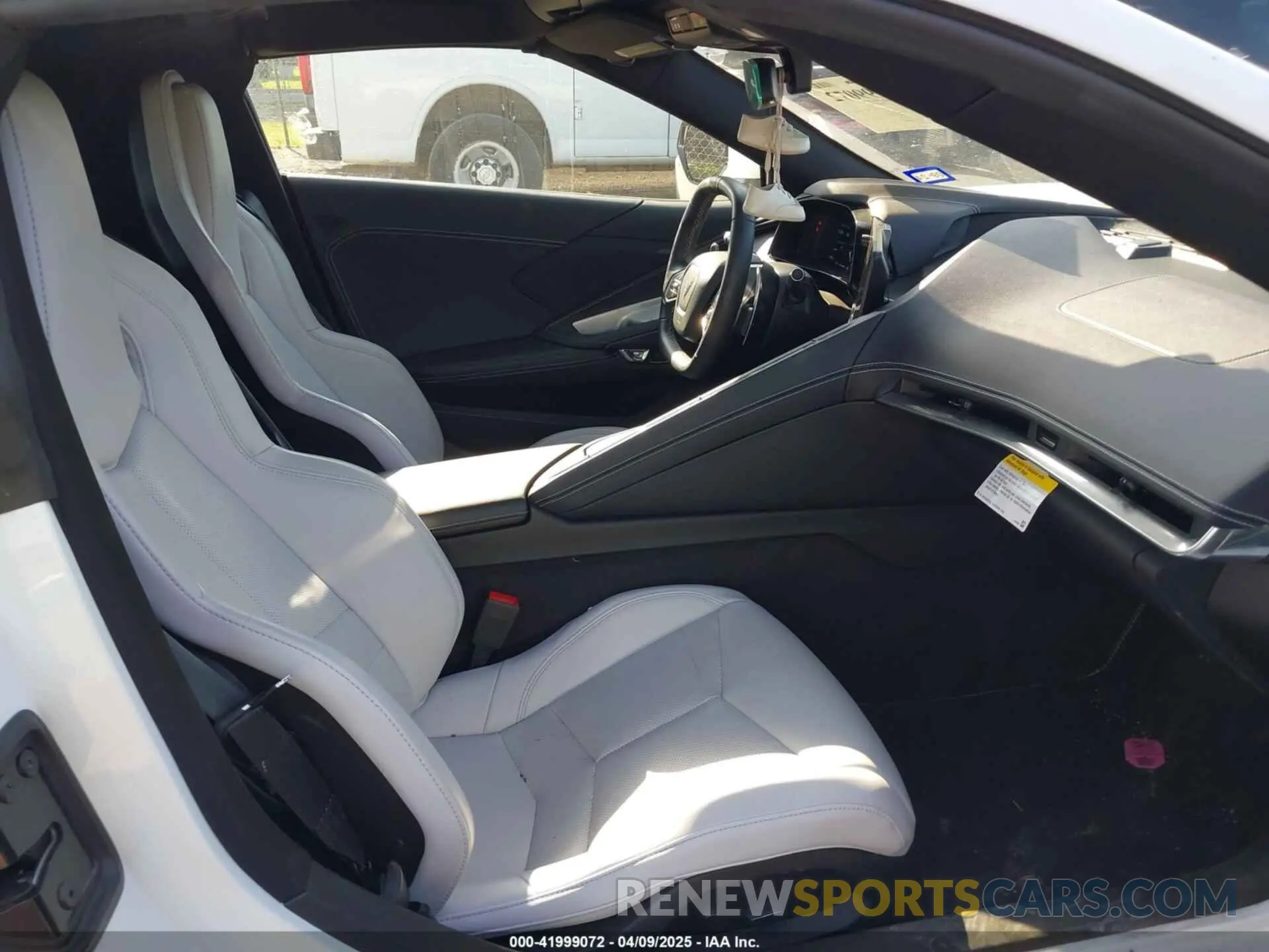 5 Photograph of a damaged car 1G1YA2D49P5124329 CHEVROLET CORVETTE STINGRAY 2023