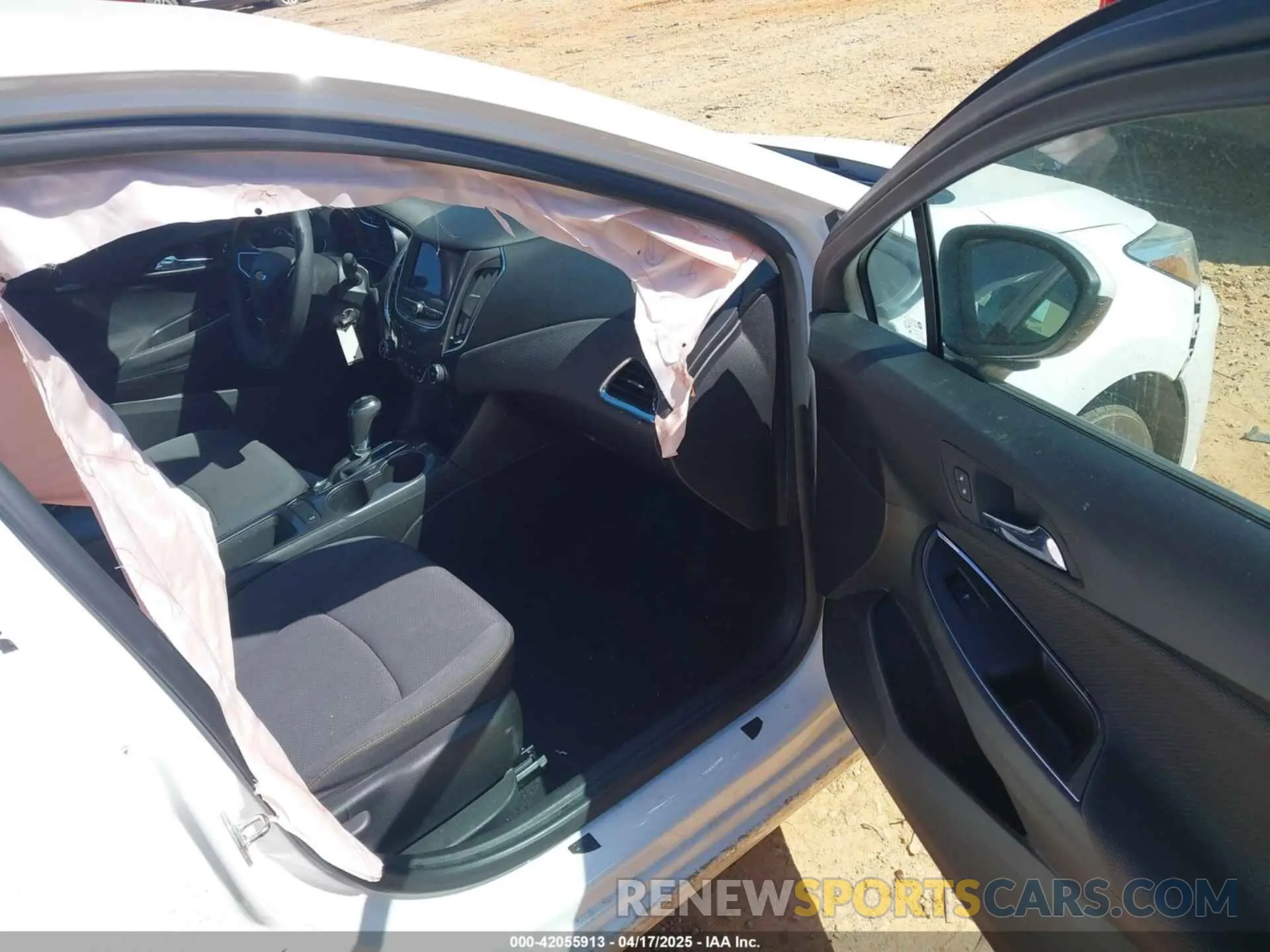 5 Photograph of a damaged car 1G1BC5SM0K7151548 CHEVROLET CRUZE 2019