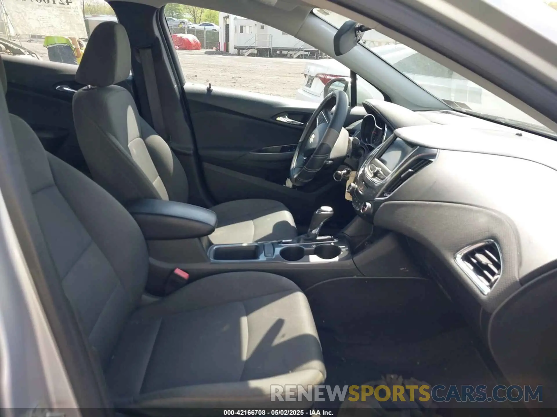 5 Photograph of a damaged car 1G1BC5SM1K7149887 CHEVROLET CRUZE 2019