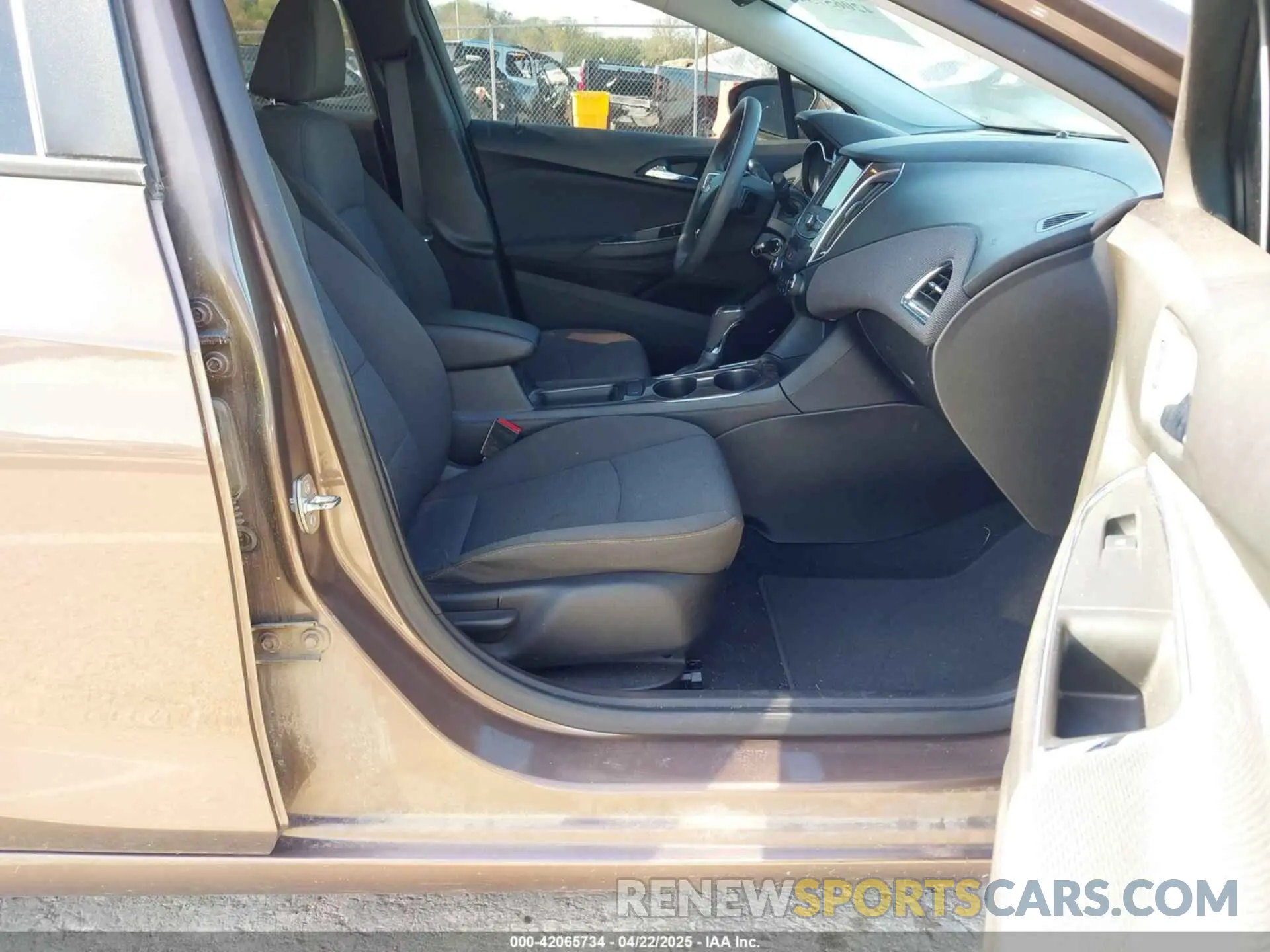 5 Photograph of a damaged car 1G1BC5SM2K7121922 CHEVROLET CRUZE 2019