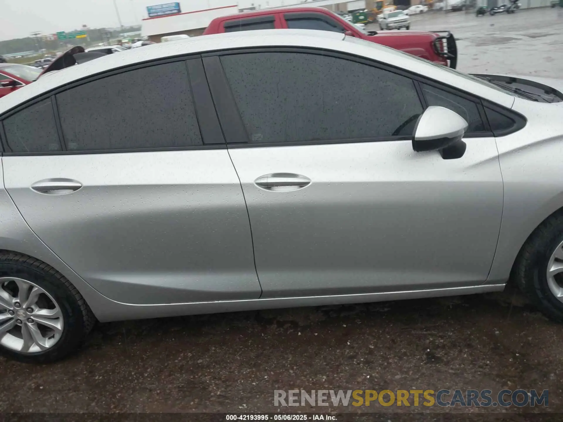 13 Photograph of a damaged car 1G1BC5SM2K7148943 CHEVROLET CRUZE 2019