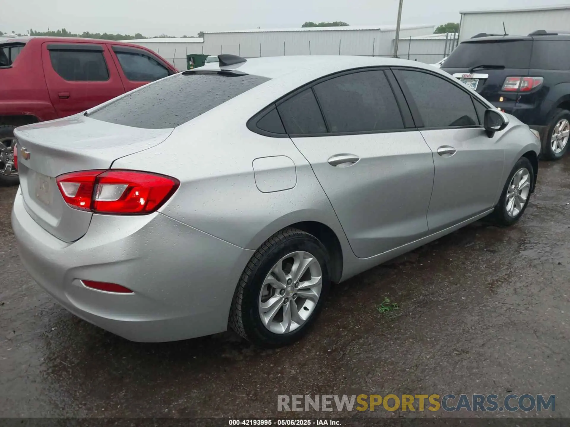4 Photograph of a damaged car 1G1BC5SM2K7148943 CHEVROLET CRUZE 2019