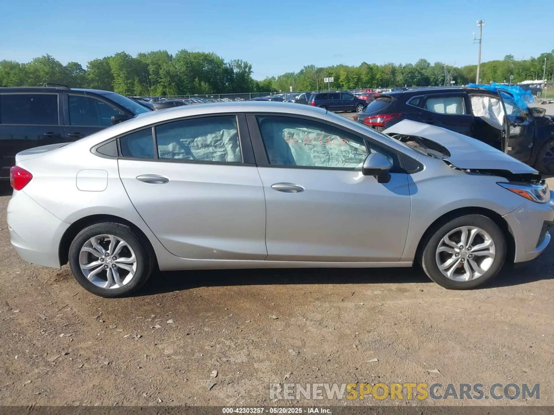 13 Photograph of a damaged car 1G1BC5SM2K7151597 CHEVROLET CRUZE 2019
