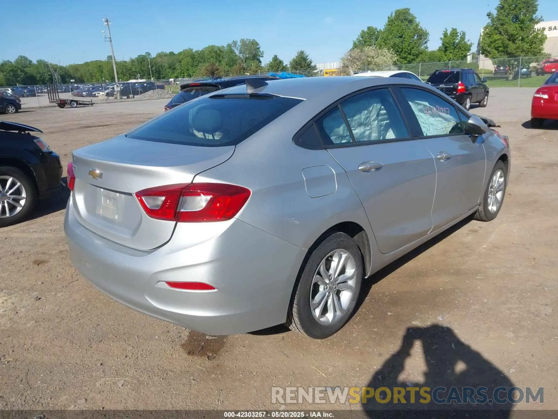 4 Photograph of a damaged car 1G1BC5SM2K7151597 CHEVROLET CRUZE 2019
