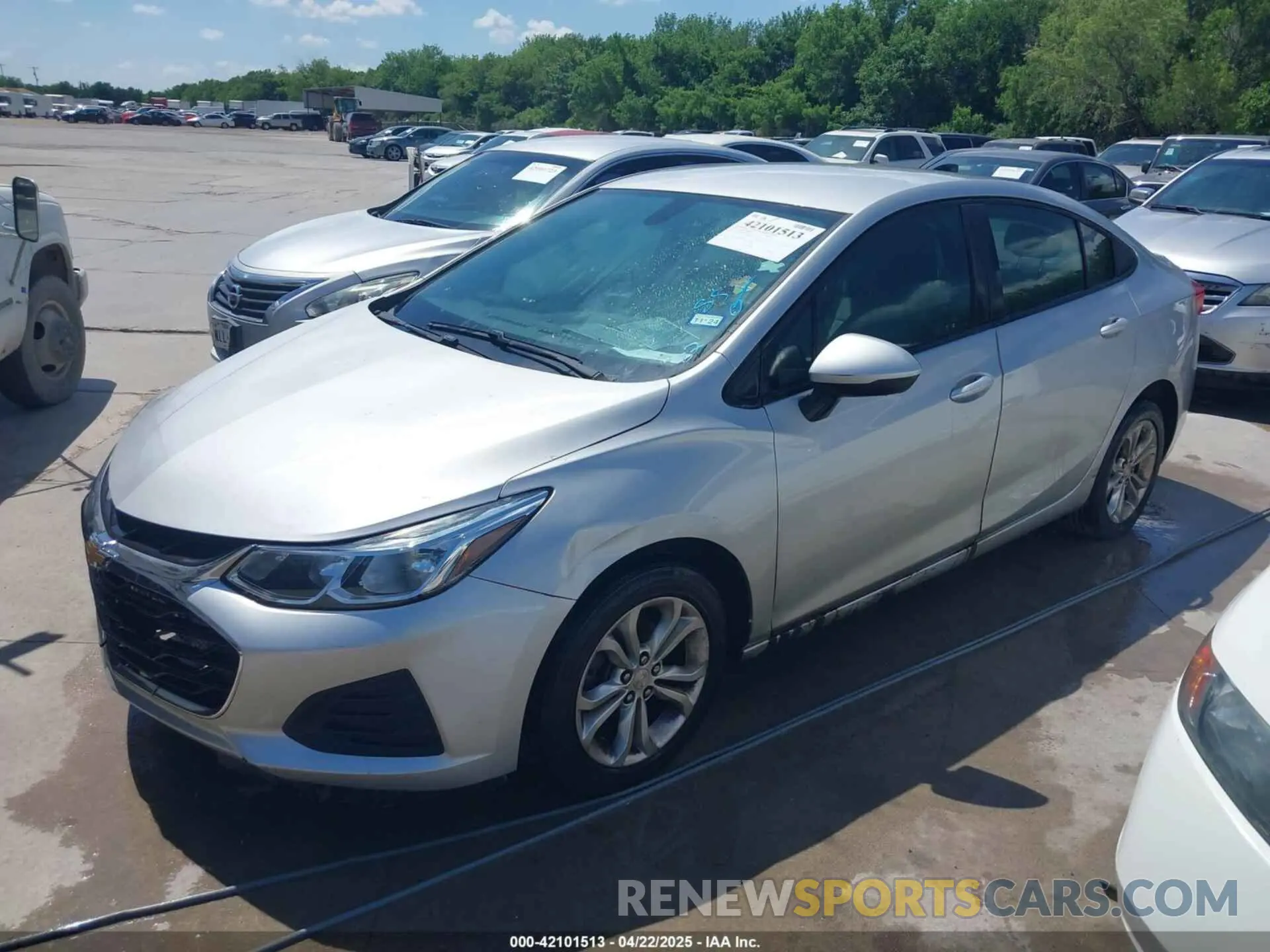 2 Photograph of a damaged car 1G1BC5SM3K7135697 CHEVROLET CRUZE 2019