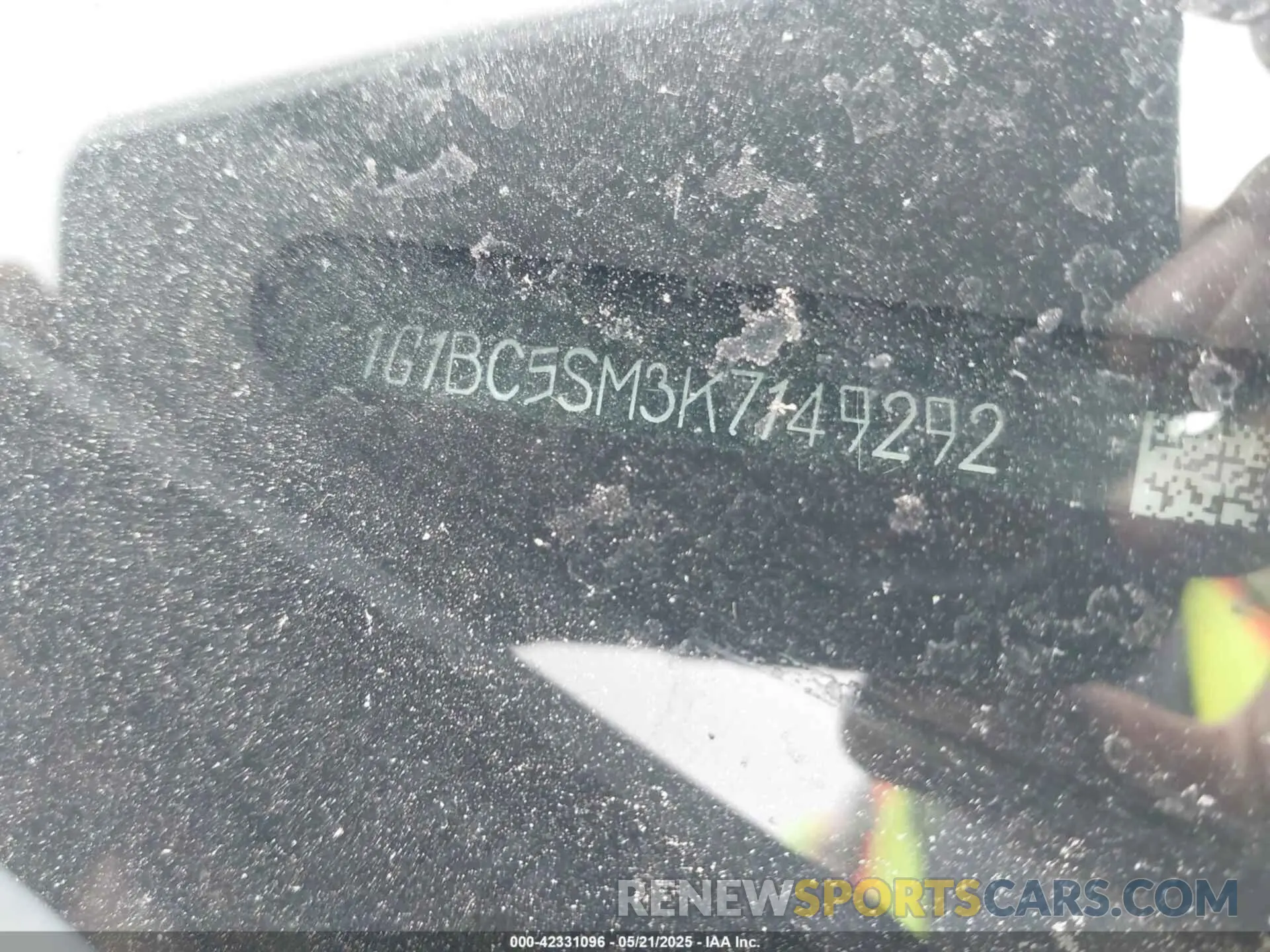 17 Photograph of a damaged car 1G1BC5SM3K7149292 CHEVROLET CRUZE 2019