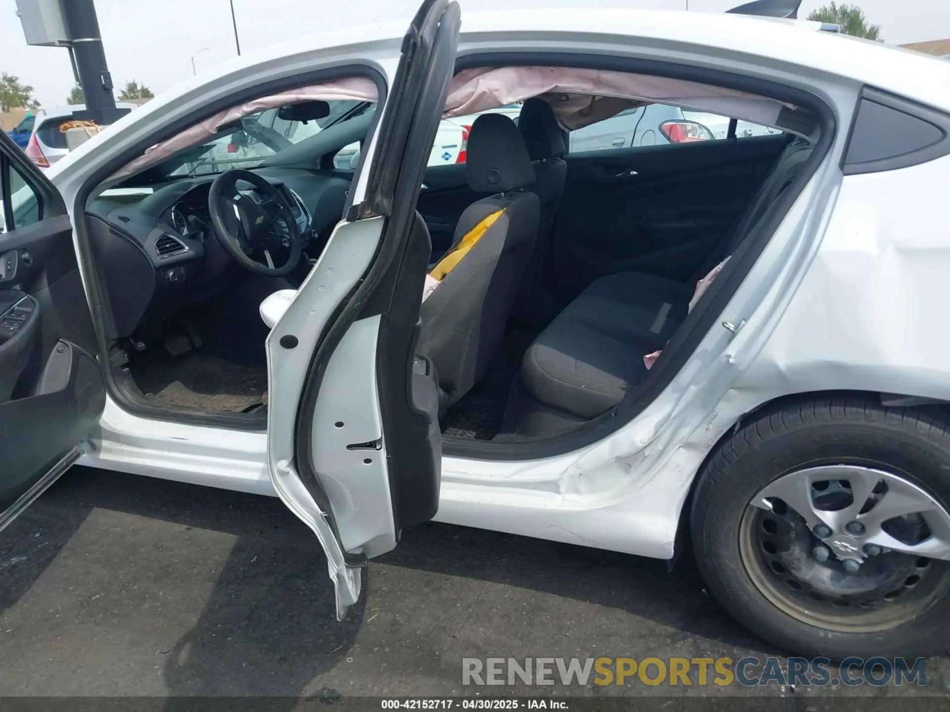 8 Photograph of a damaged car 1G1BC5SM4K7125115 CHEVROLET CRUZE 2019
