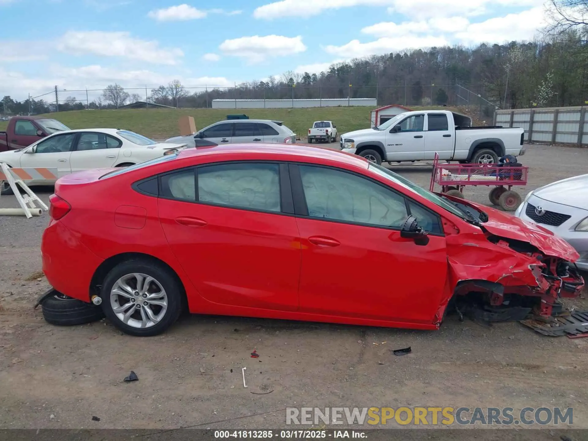 13 Photograph of a damaged car 1G1BC5SM4K7132159 CHEVROLET CRUZE 2019