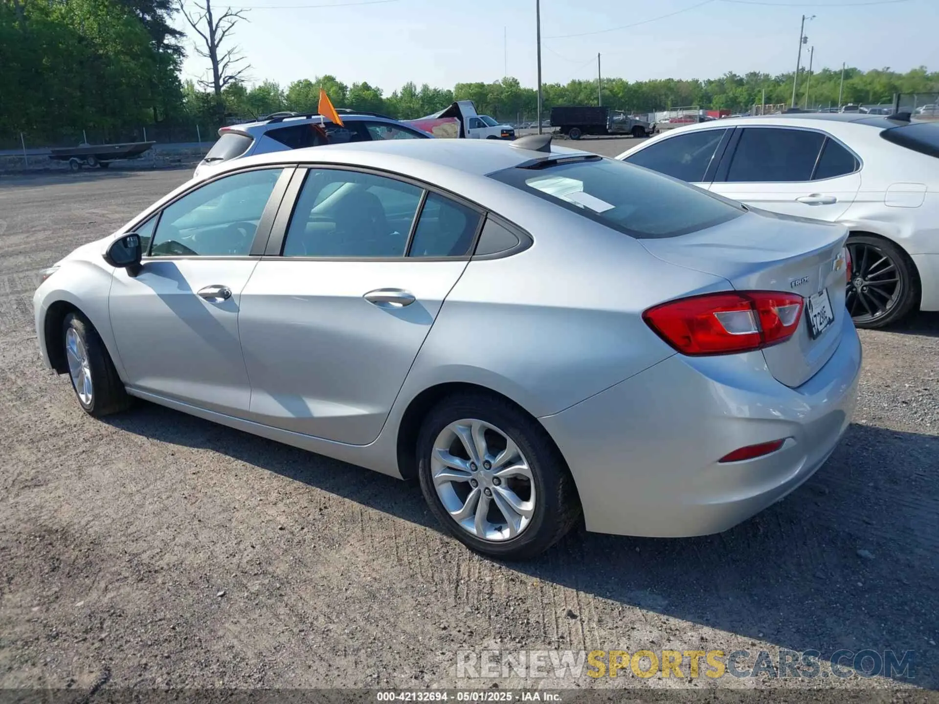 3 Photograph of a damaged car 1G1BC5SM4K7150130 CHEVROLET CRUZE 2019