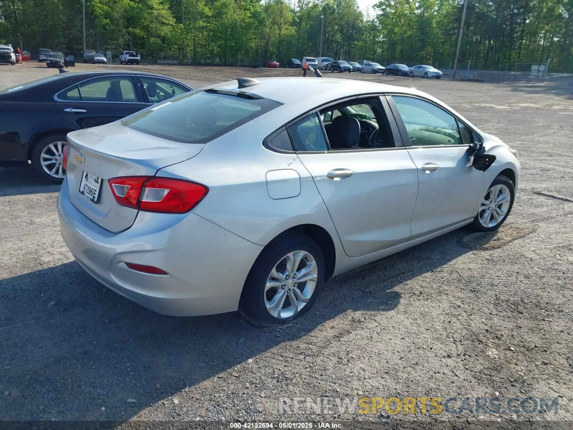 4 Photograph of a damaged car 1G1BC5SM4K7150130 CHEVROLET CRUZE 2019