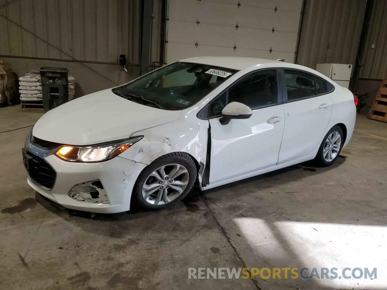 1 Photograph of a damaged car 1G1BC5SM4K7153142 CHEVROLET CRUZE 2019