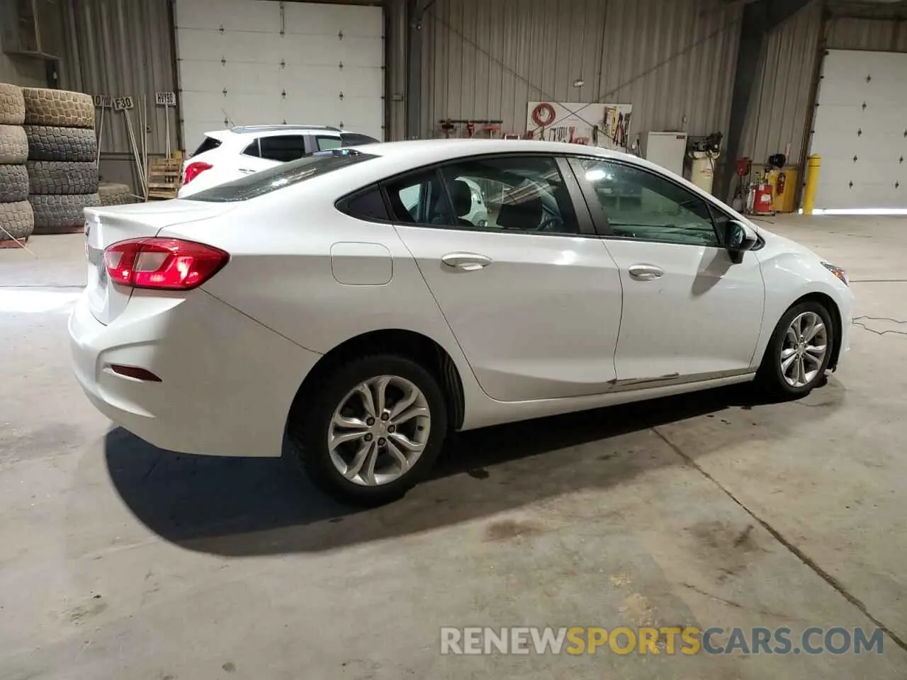 3 Photograph of a damaged car 1G1BC5SM4K7153142 CHEVROLET CRUZE 2019
