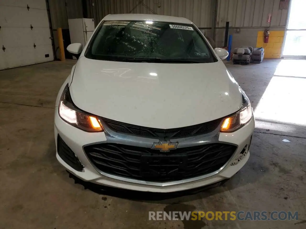 5 Photograph of a damaged car 1G1BC5SM4K7153142 CHEVROLET CRUZE 2019