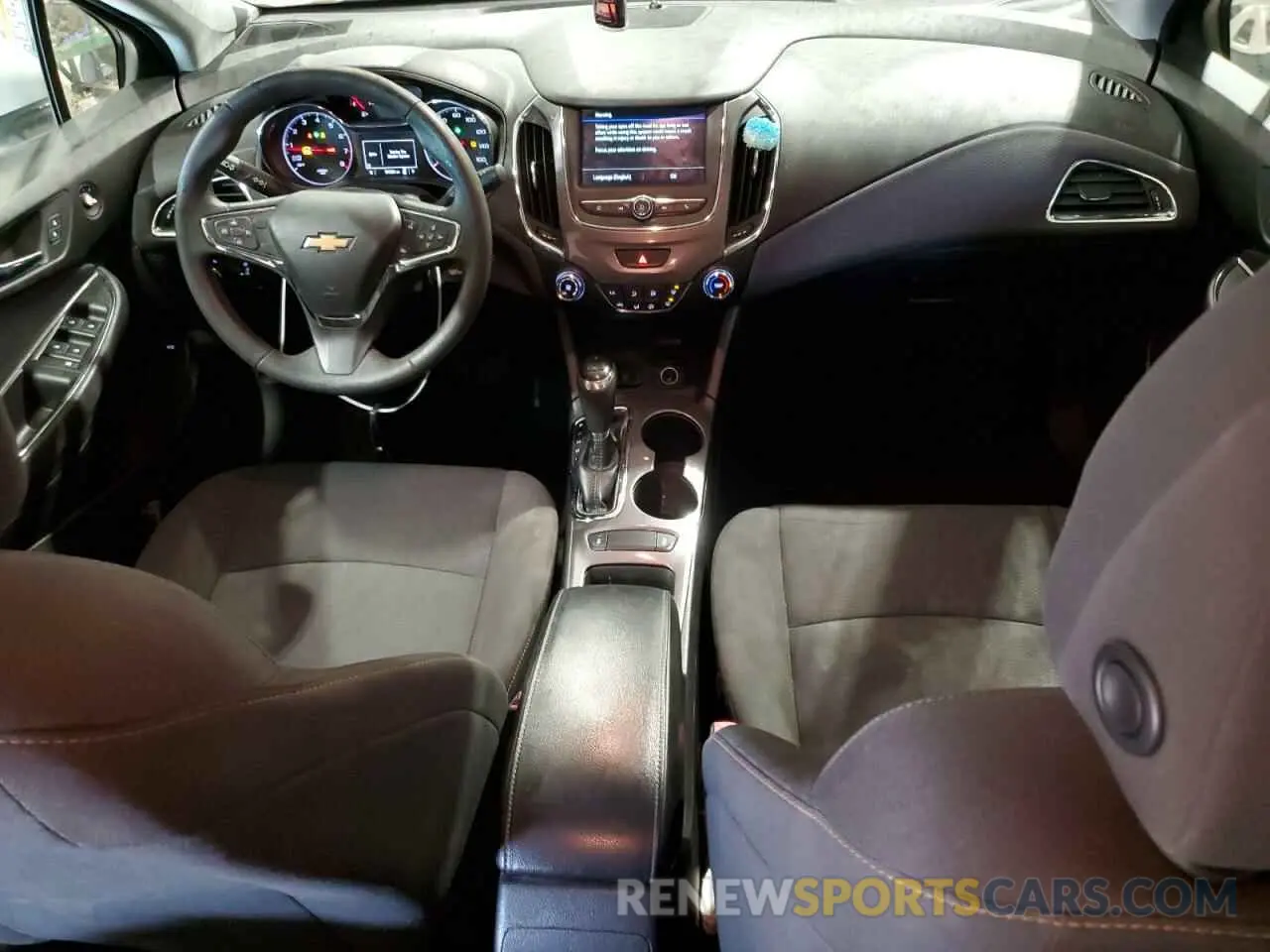 8 Photograph of a damaged car 1G1BC5SM4K7153142 CHEVROLET CRUZE 2019