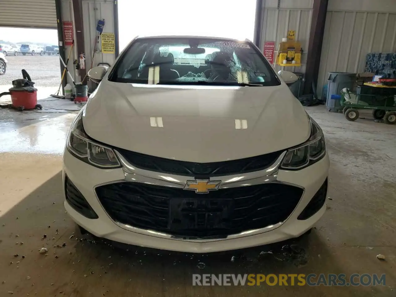 5 Photograph of a damaged car 1G1BC5SM4K7153299 CHEVROLET CRUZE 2019