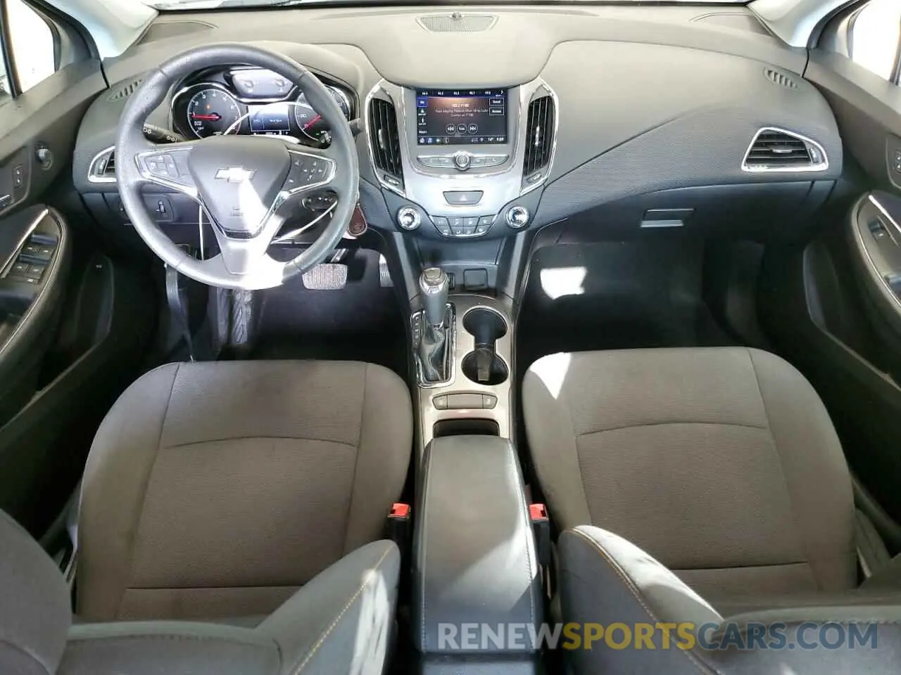 8 Photograph of a damaged car 1G1BC5SM4K7153299 CHEVROLET CRUZE 2019