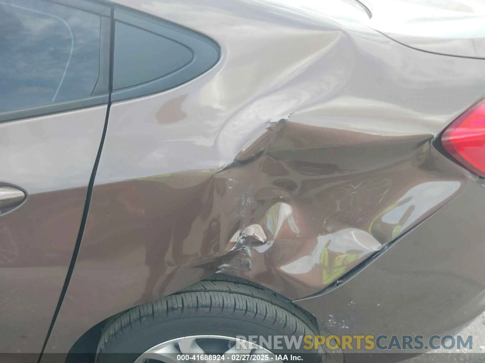 6 Photograph of a damaged car 1G1BC5SM5K7106699 CHEVROLET CRUZE 2019