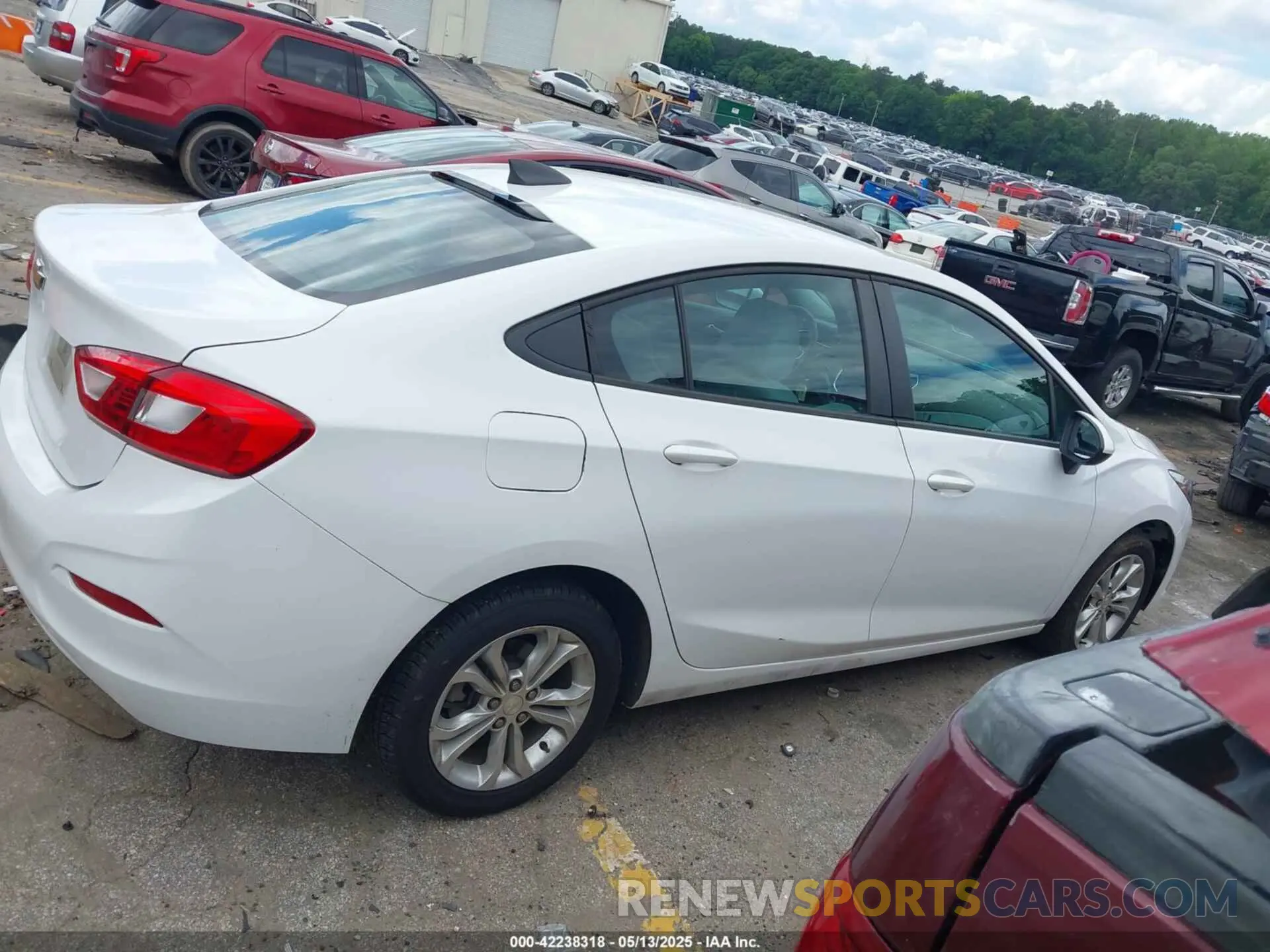 13 Photograph of a damaged car 1G1BC5SM5K7149861 CHEVROLET CRUZE 2019