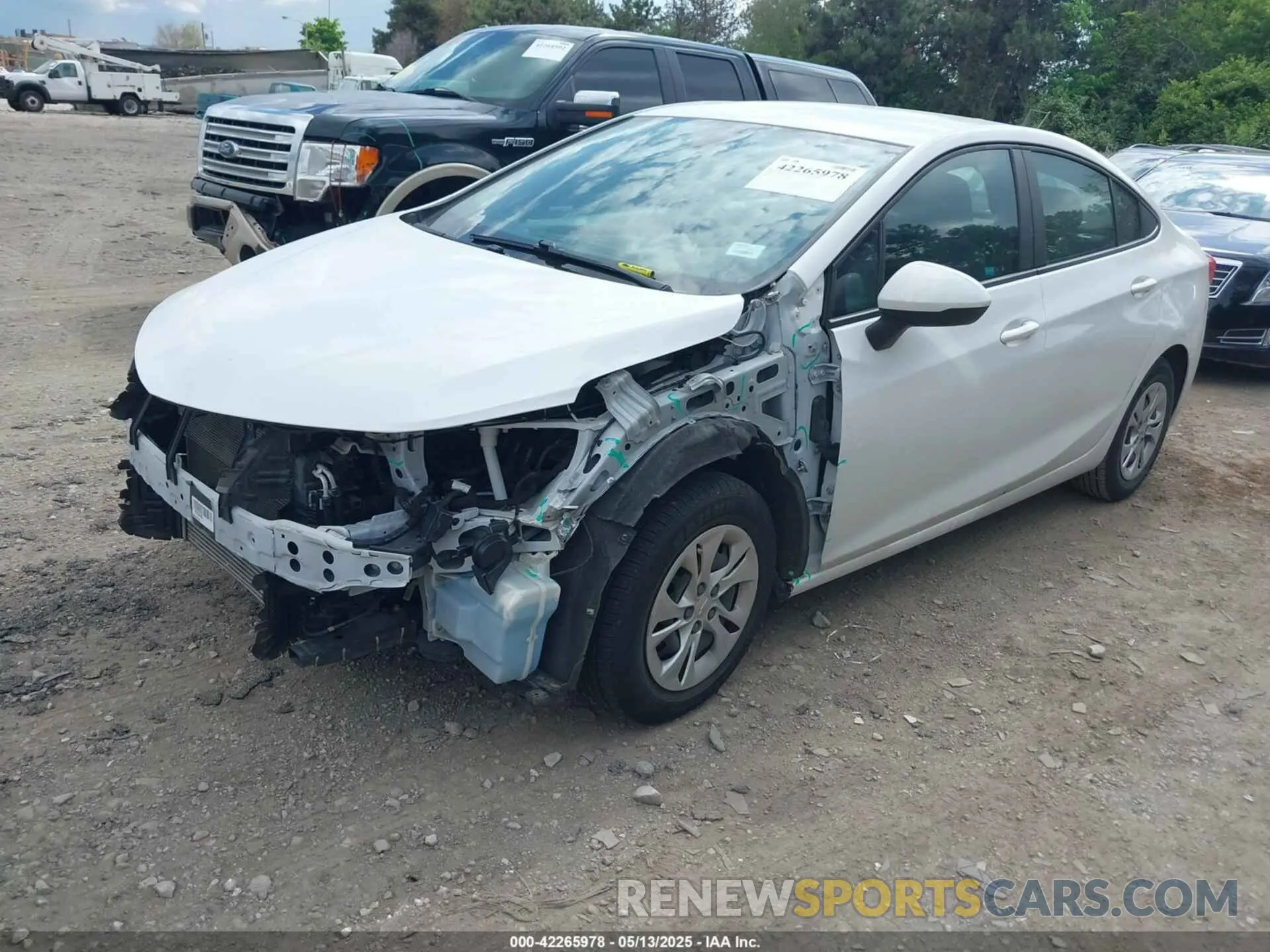 2 Photograph of a damaged car 1G1BC5SM6K7127626 CHEVROLET CRUZE 2019