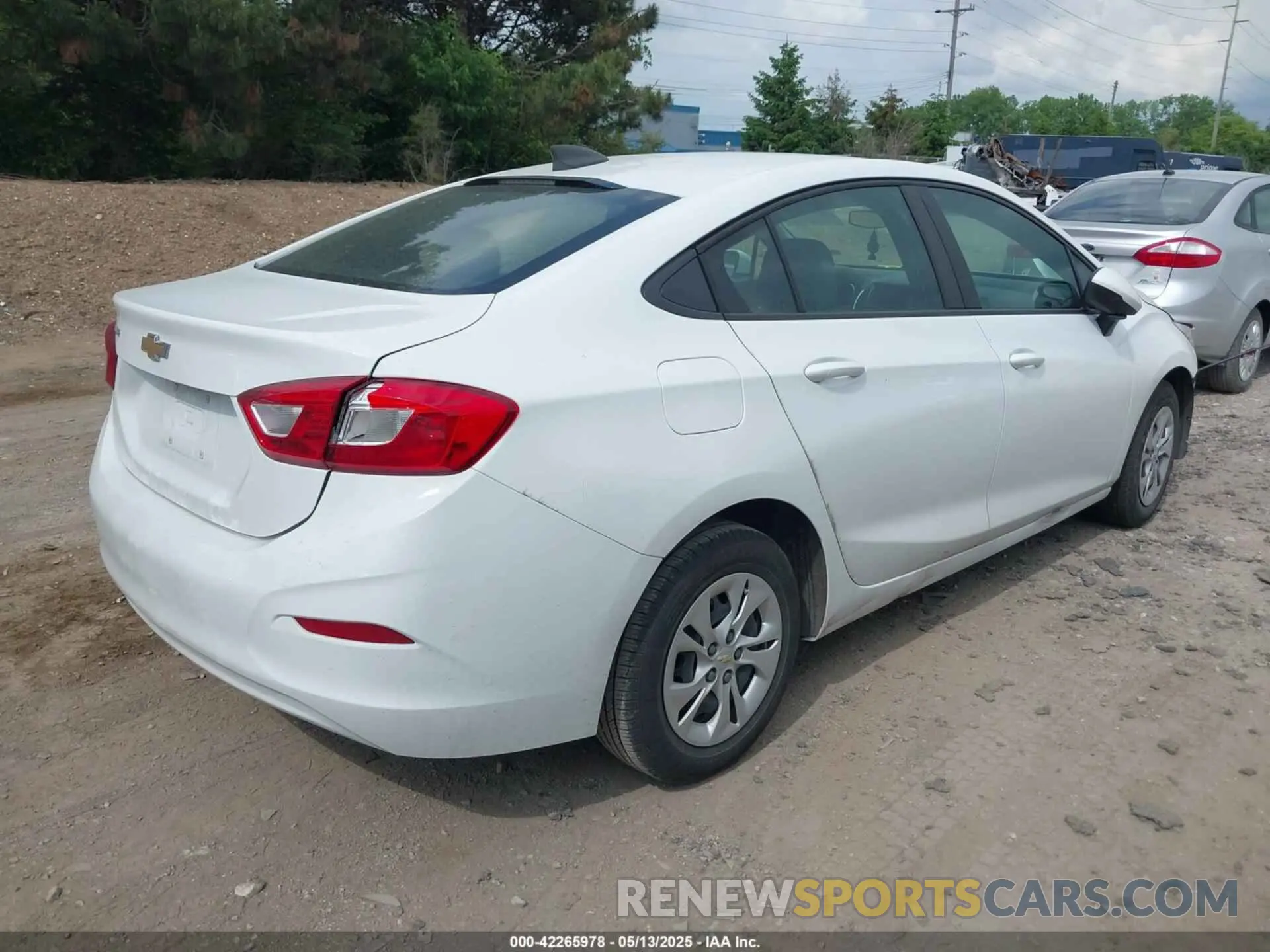 4 Photograph of a damaged car 1G1BC5SM6K7127626 CHEVROLET CRUZE 2019
