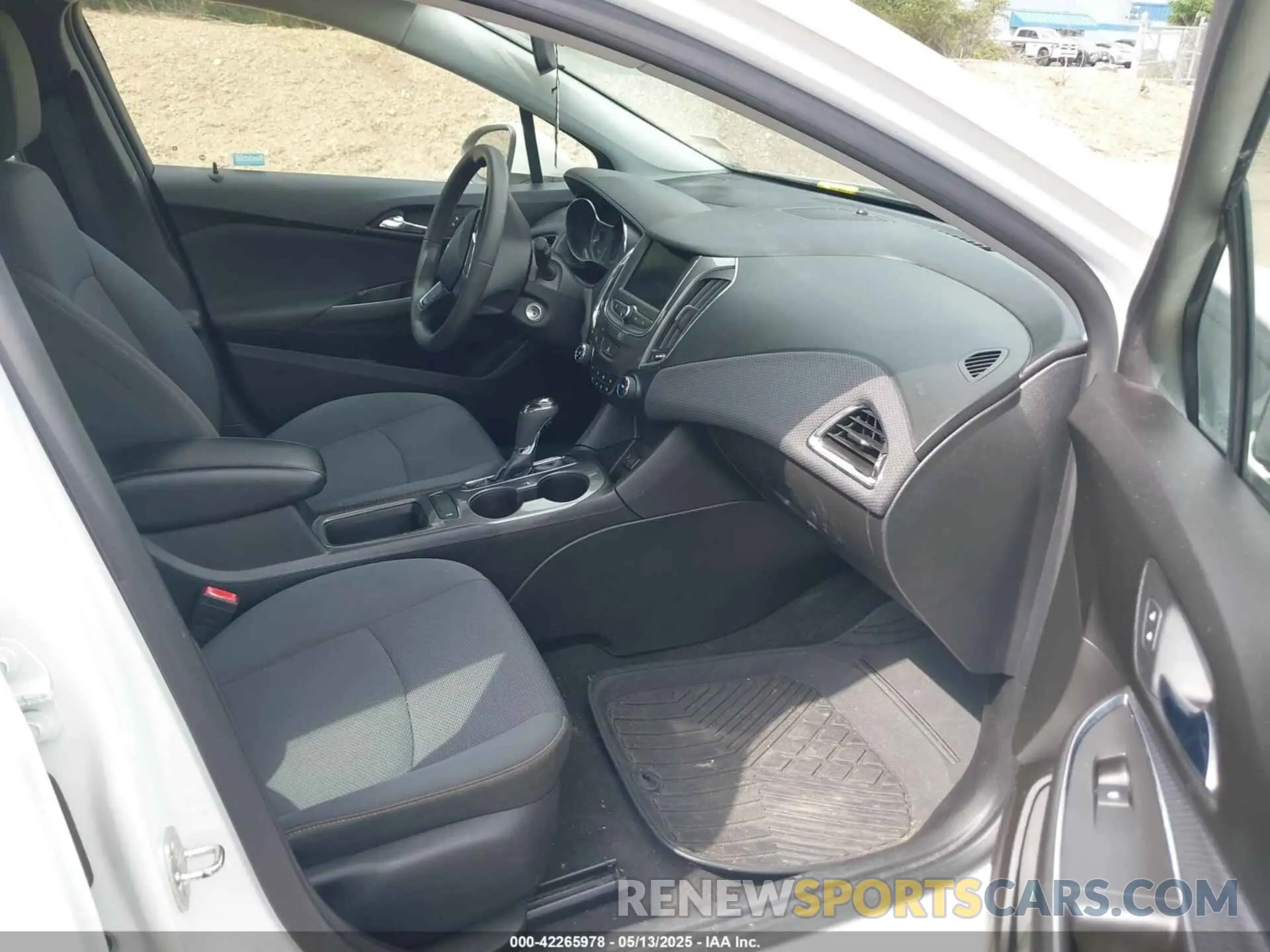 5 Photograph of a damaged car 1G1BC5SM6K7127626 CHEVROLET CRUZE 2019