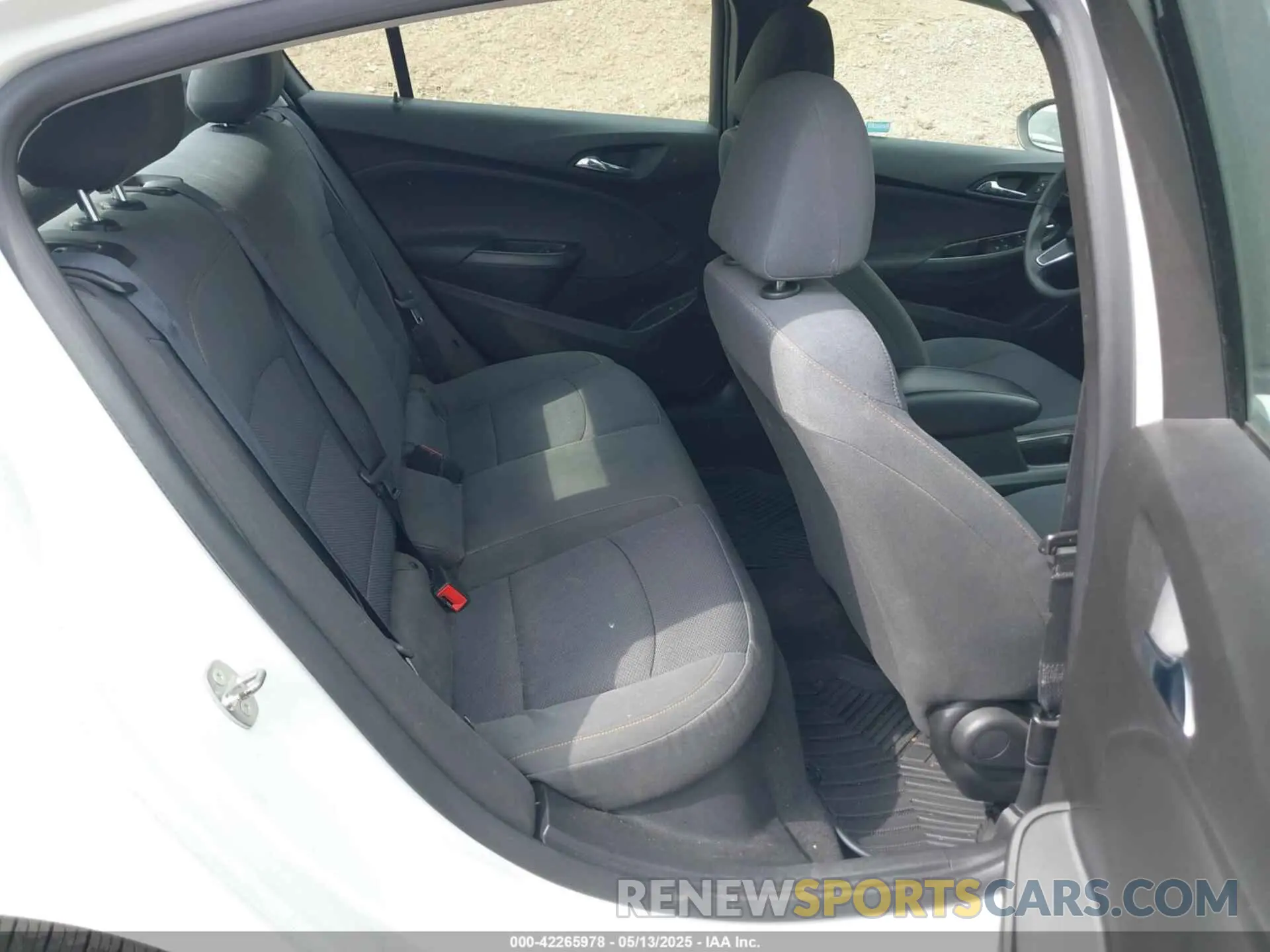 8 Photograph of a damaged car 1G1BC5SM6K7127626 CHEVROLET CRUZE 2019