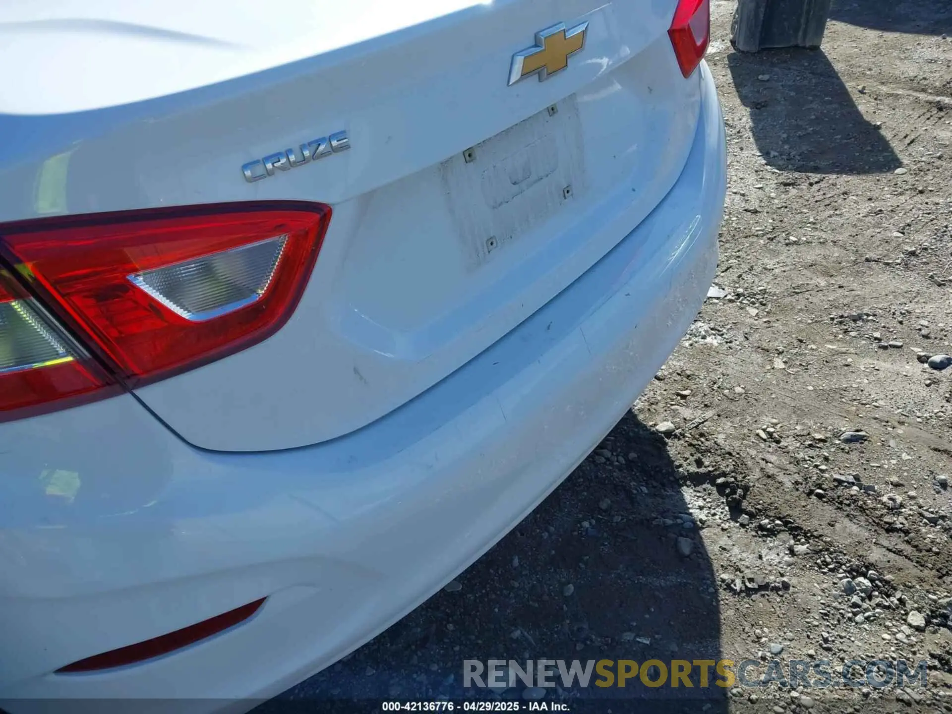 18 Photograph of a damaged car 1G1BC5SM6K7140070 CHEVROLET CRUZE 2019