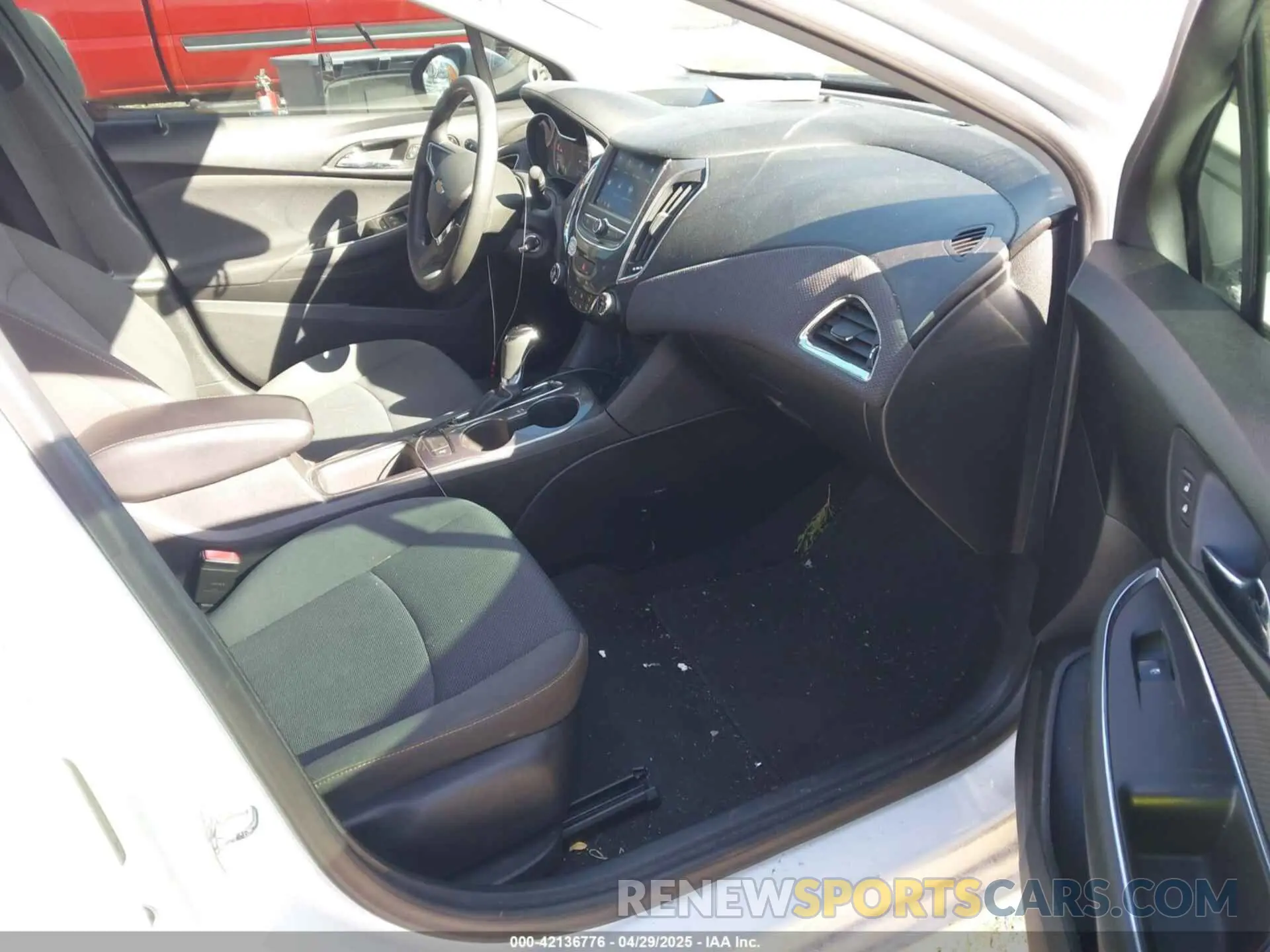 5 Photograph of a damaged car 1G1BC5SM6K7140070 CHEVROLET CRUZE 2019