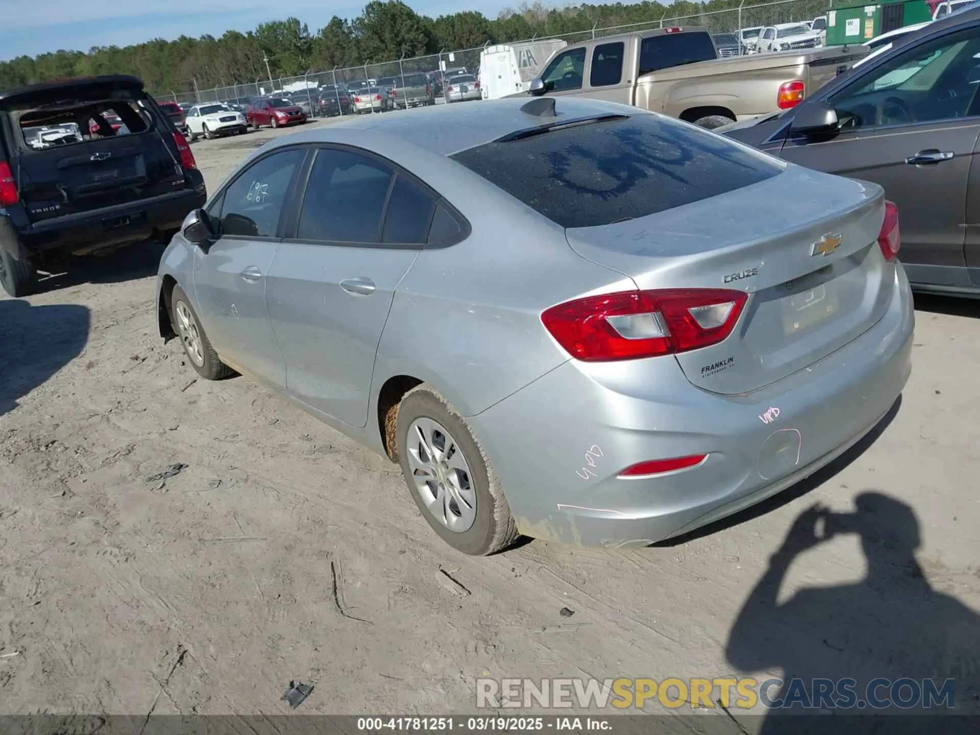 3 Photograph of a damaged car 1G1BC5SM6K7146967 CHEVROLET CRUZE 2019