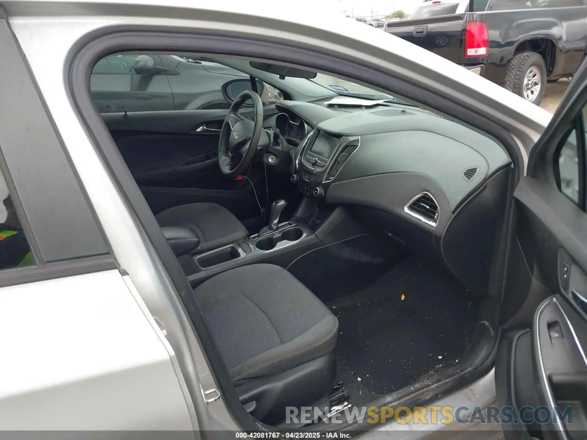 5 Photograph of a damaged car 1G1BC5SM6K7149092 CHEVROLET CRUZE 2019
