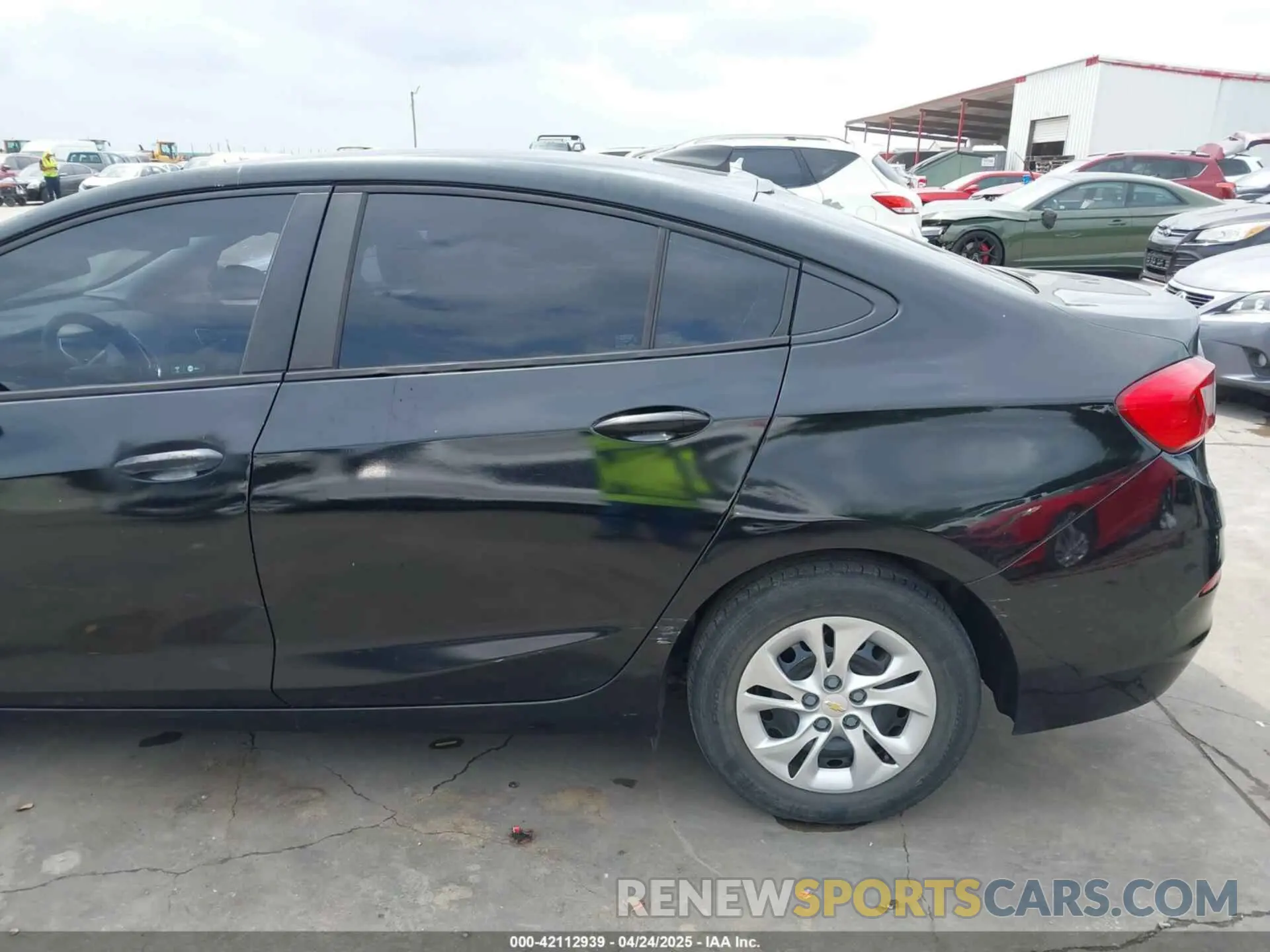 18 Photograph of a damaged car 1G1BC5SM7K7120507 CHEVROLET CRUZE 2019