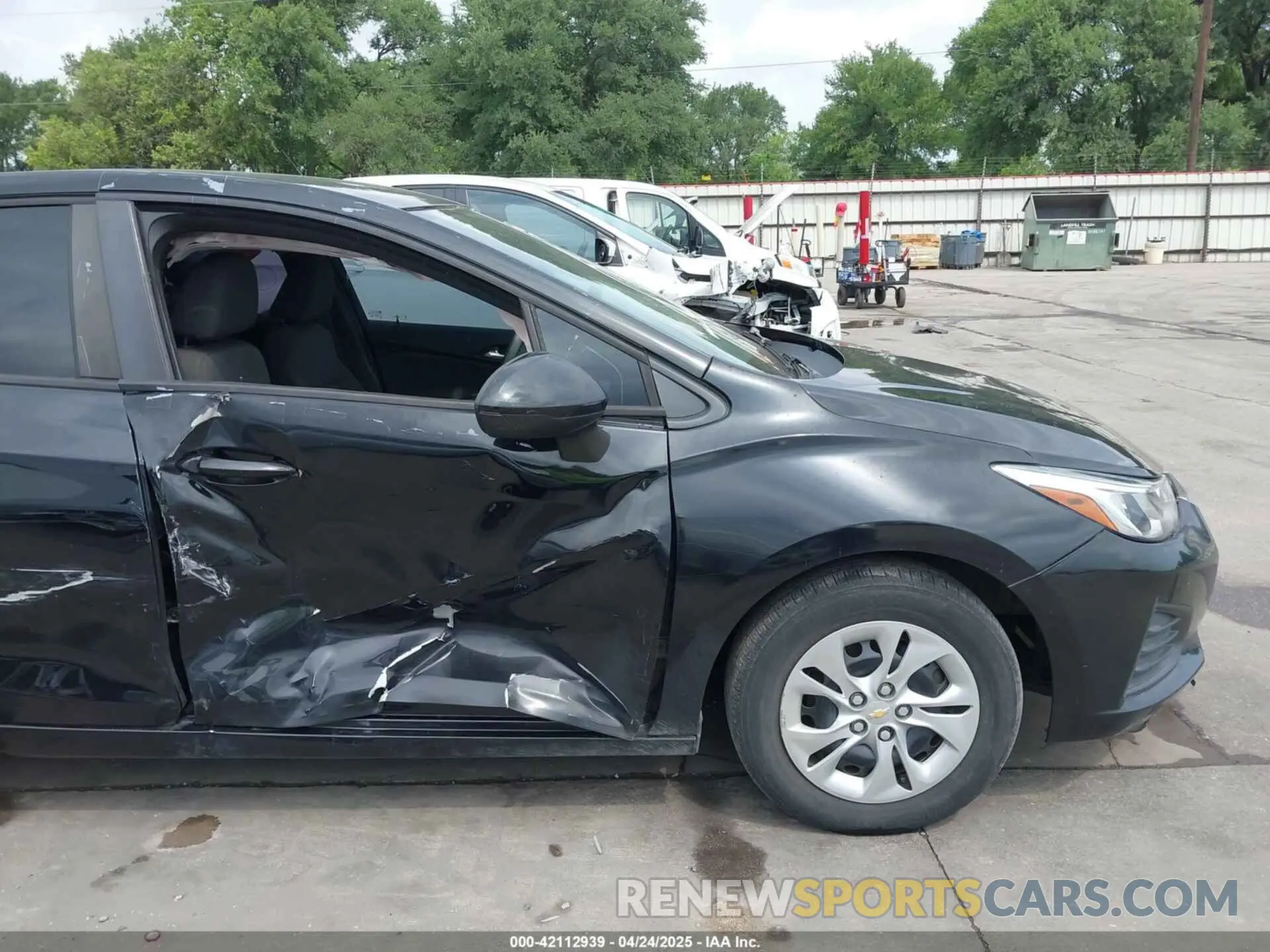 19 Photograph of a damaged car 1G1BC5SM7K7120507 CHEVROLET CRUZE 2019