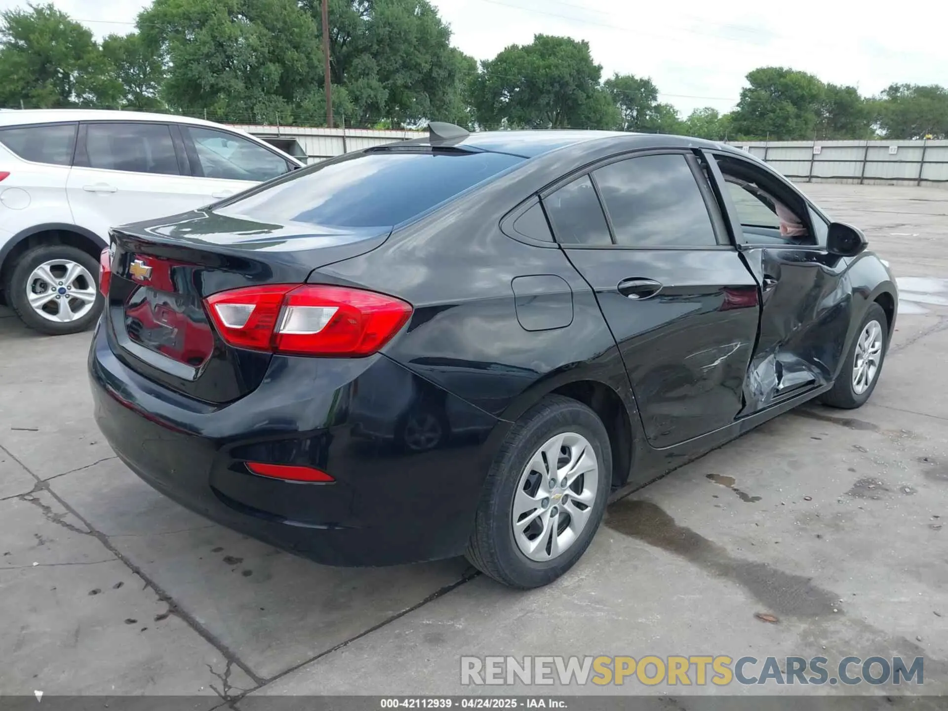 4 Photograph of a damaged car 1G1BC5SM7K7120507 CHEVROLET CRUZE 2019