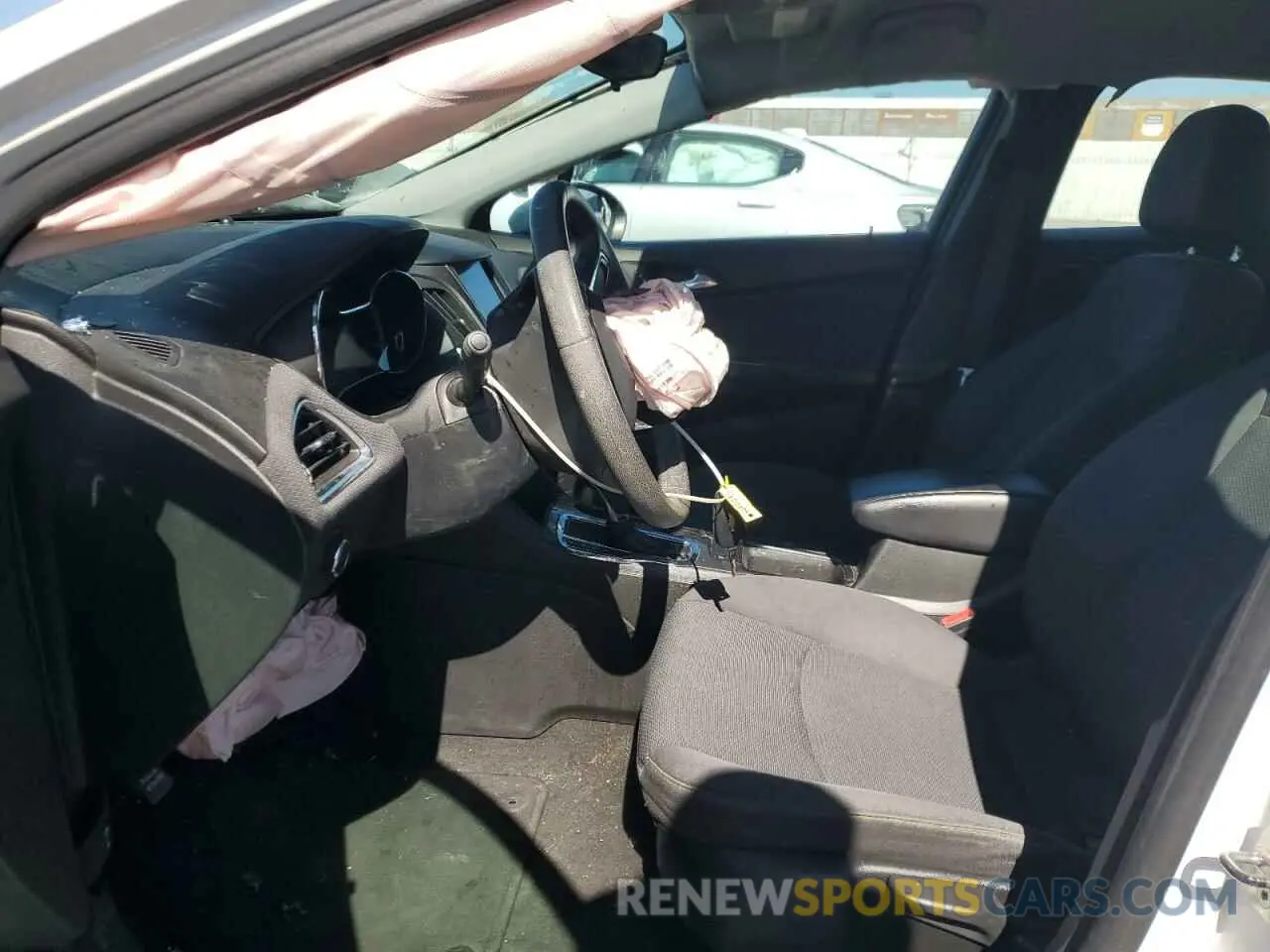 7 Photograph of a damaged car 1G1BC5SM7K7123231 CHEVROLET CRUZE 2019