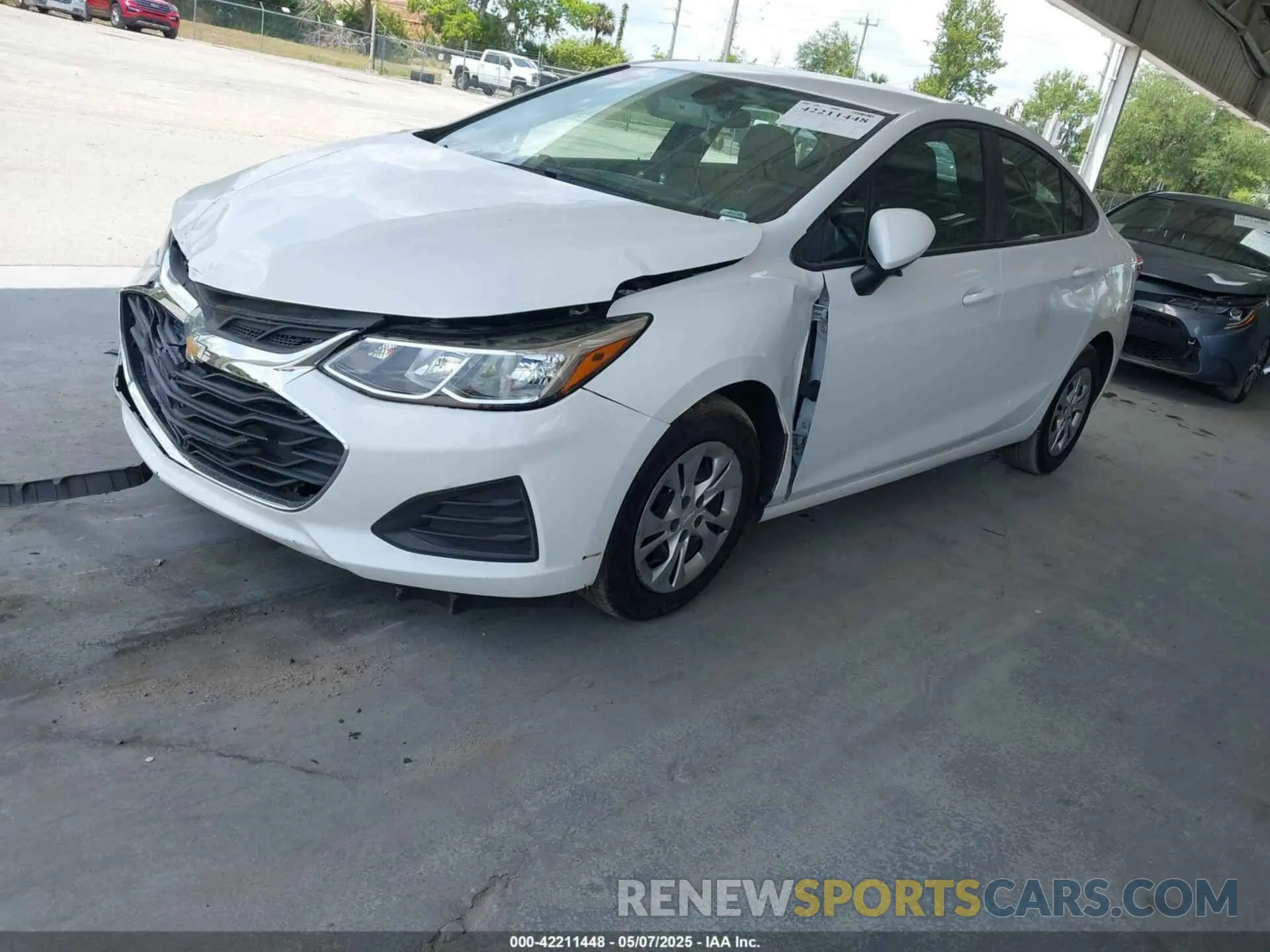 2 Photograph of a damaged car 1G1BC5SM7K7151417 CHEVROLET CRUZE 2019
