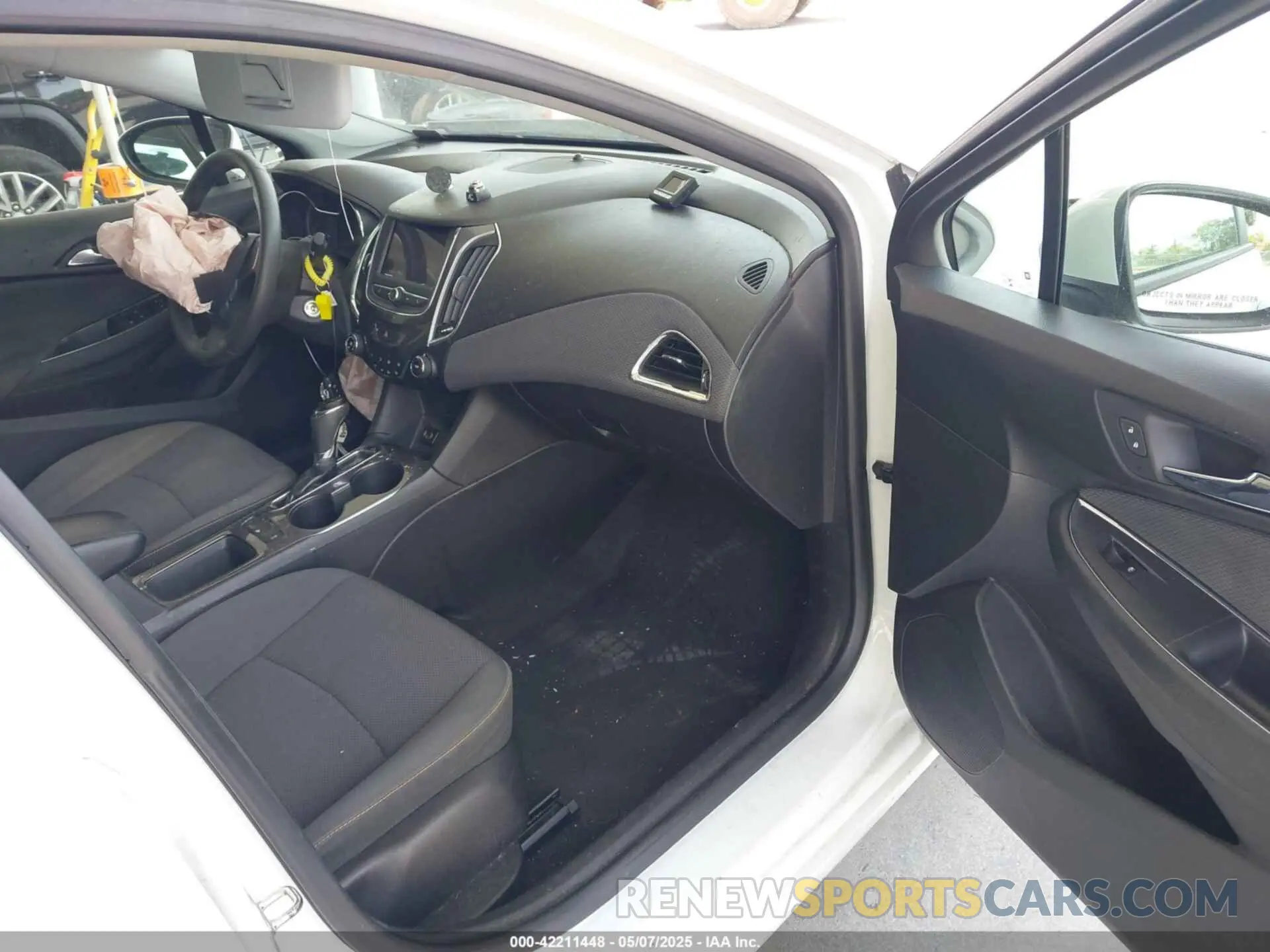 5 Photograph of a damaged car 1G1BC5SM7K7151417 CHEVROLET CRUZE 2019