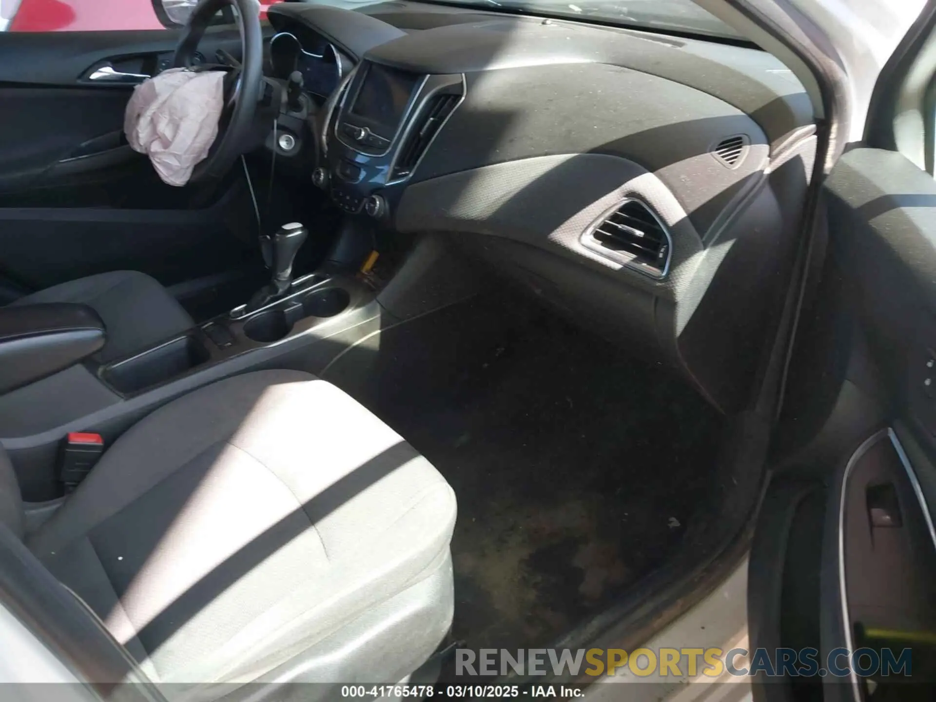 5 Photograph of a damaged car 1G1BC5SM8K7147845 CHEVROLET CRUZE 2019