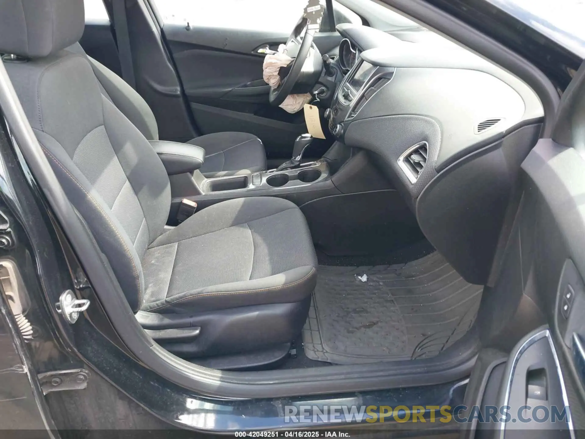 5 Photograph of a damaged car 1G1BC5SM8K7151216 CHEVROLET CRUZE 2019