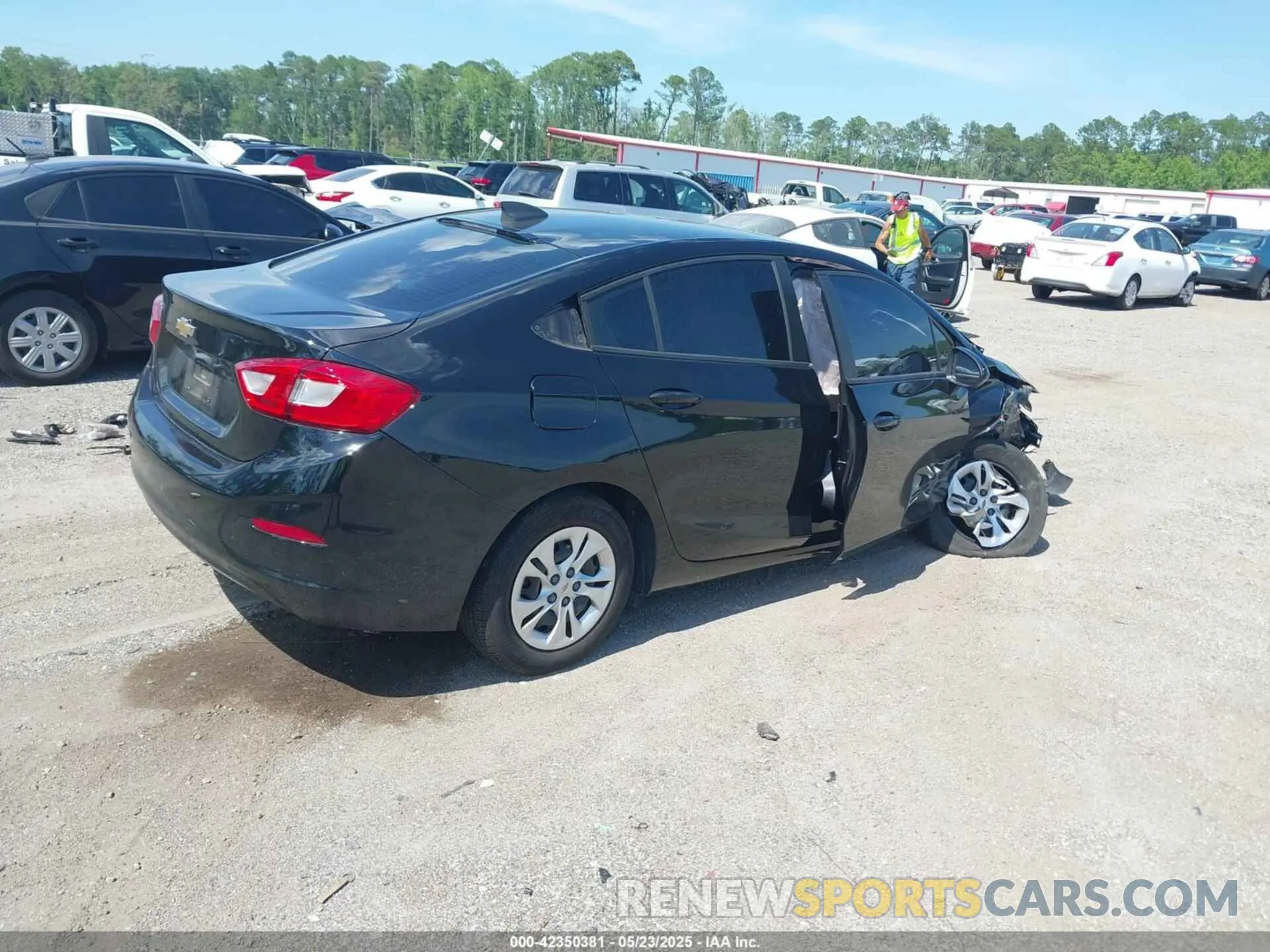 4 Photograph of a damaged car 1G1BC5SM9K7128611 CHEVROLET CRUZE 2019