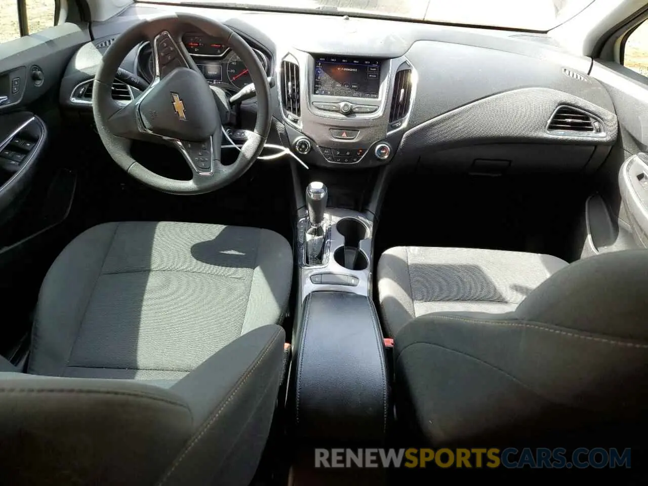8 Photograph of a damaged car 1G1BC5SM9K7137423 CHEVROLET CRUZE 2019