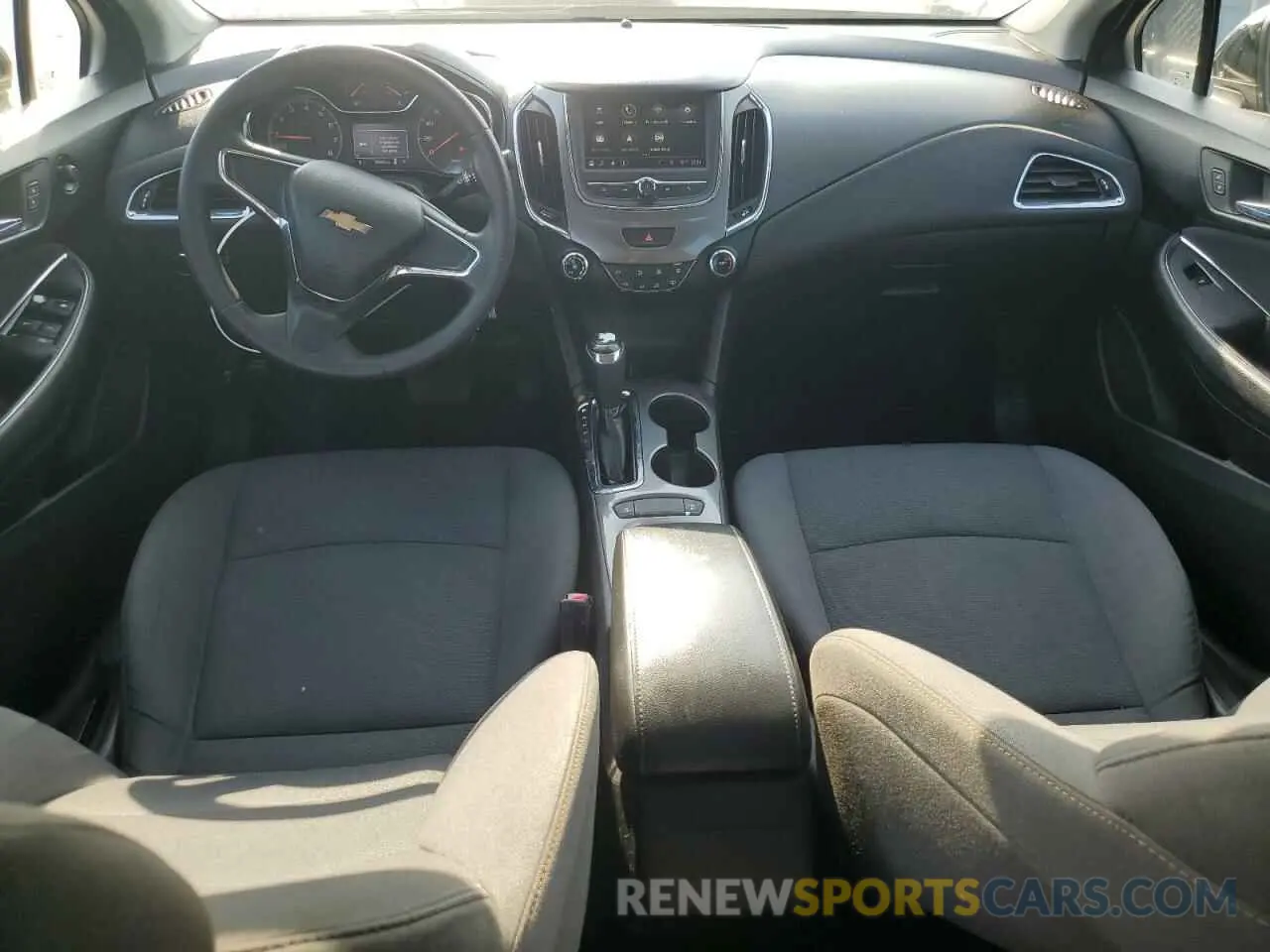 8 Photograph of a damaged car 1G1BC5SMXK7119934 CHEVROLET CRUZE 2019