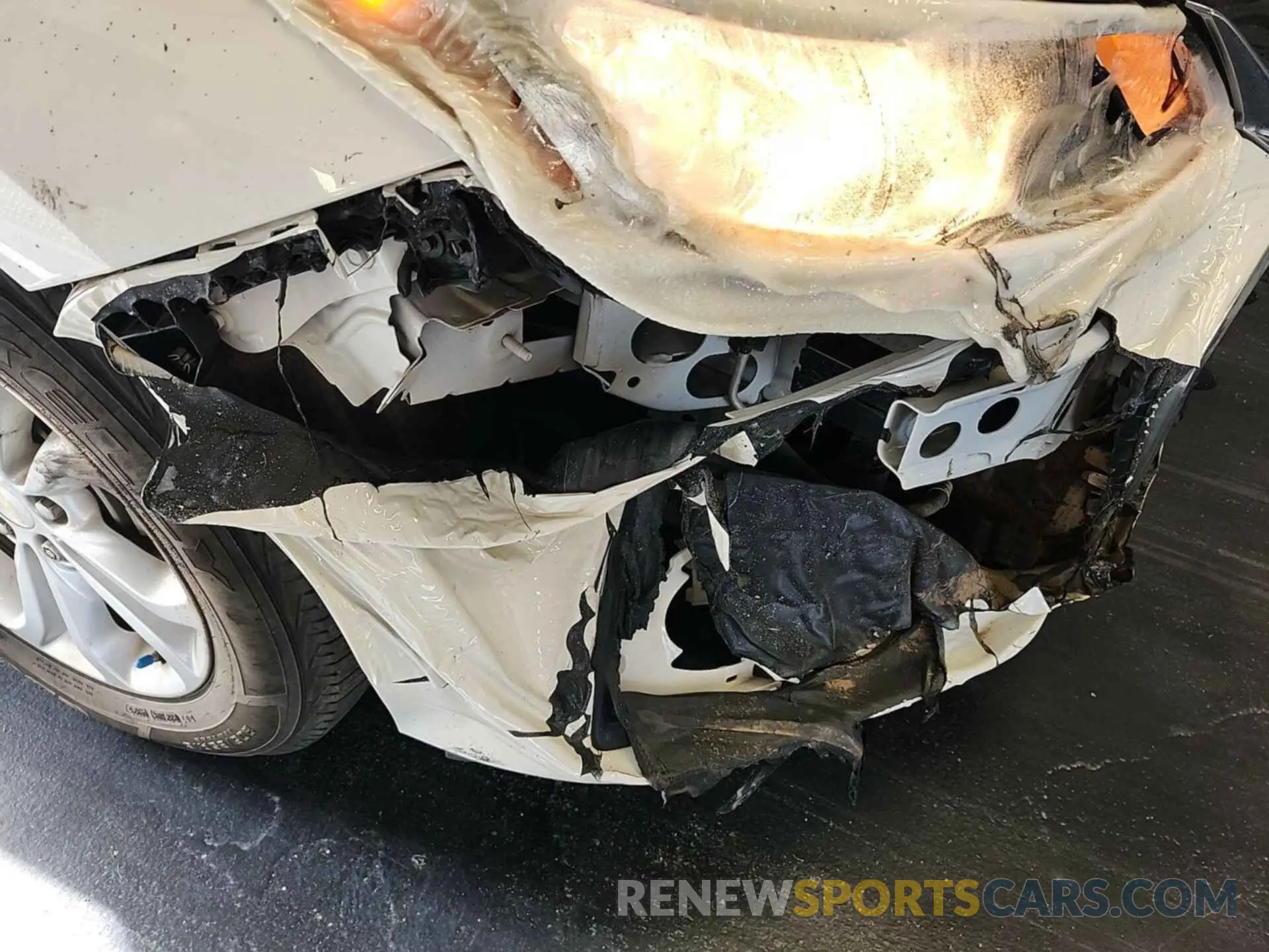 18 Photograph of a damaged car 1G1BC5SMXK7136281 CHEVROLET CRUZE 2019