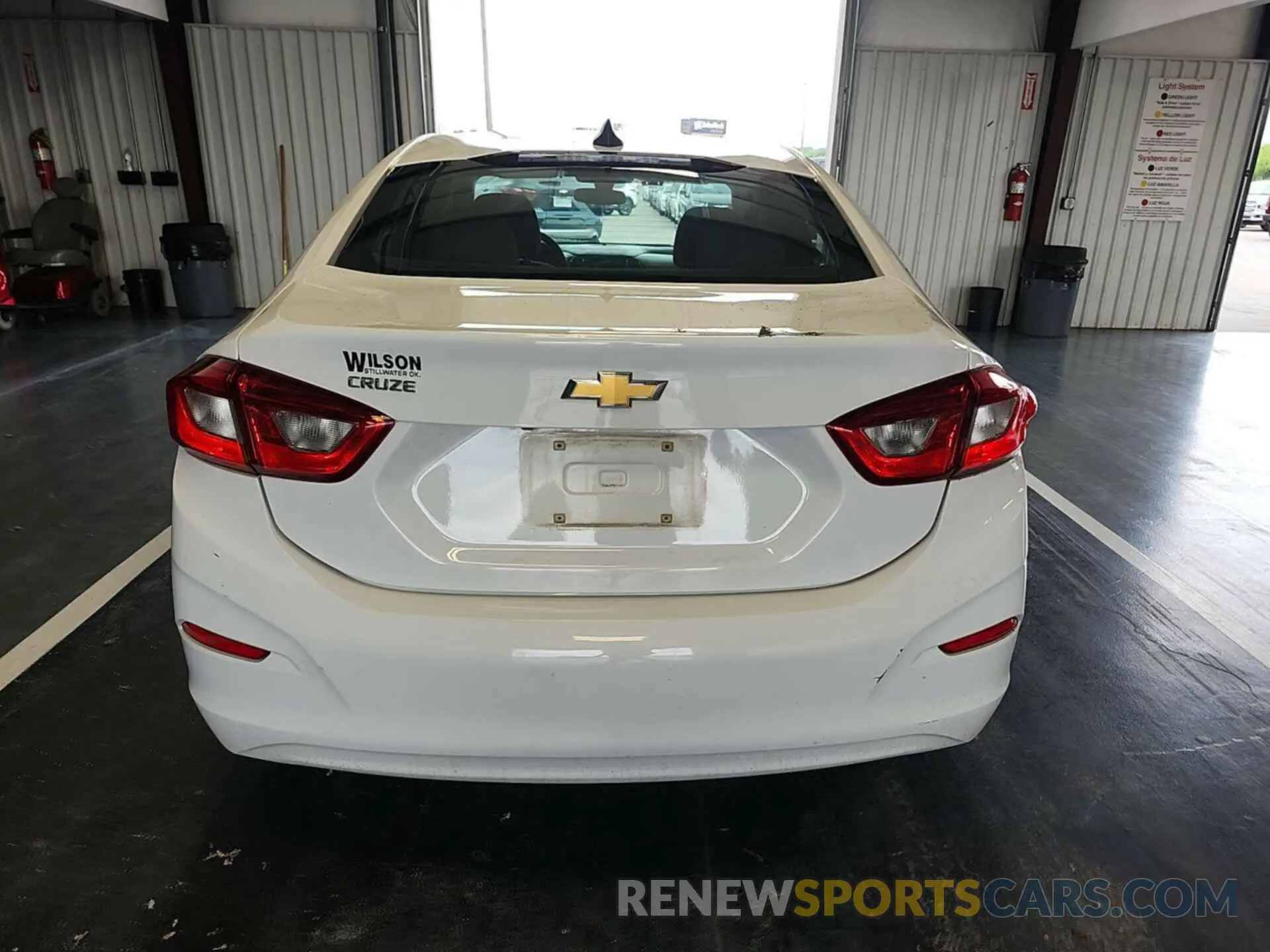 8 Photograph of a damaged car 1G1BC5SMXK7136281 CHEVROLET CRUZE 2019