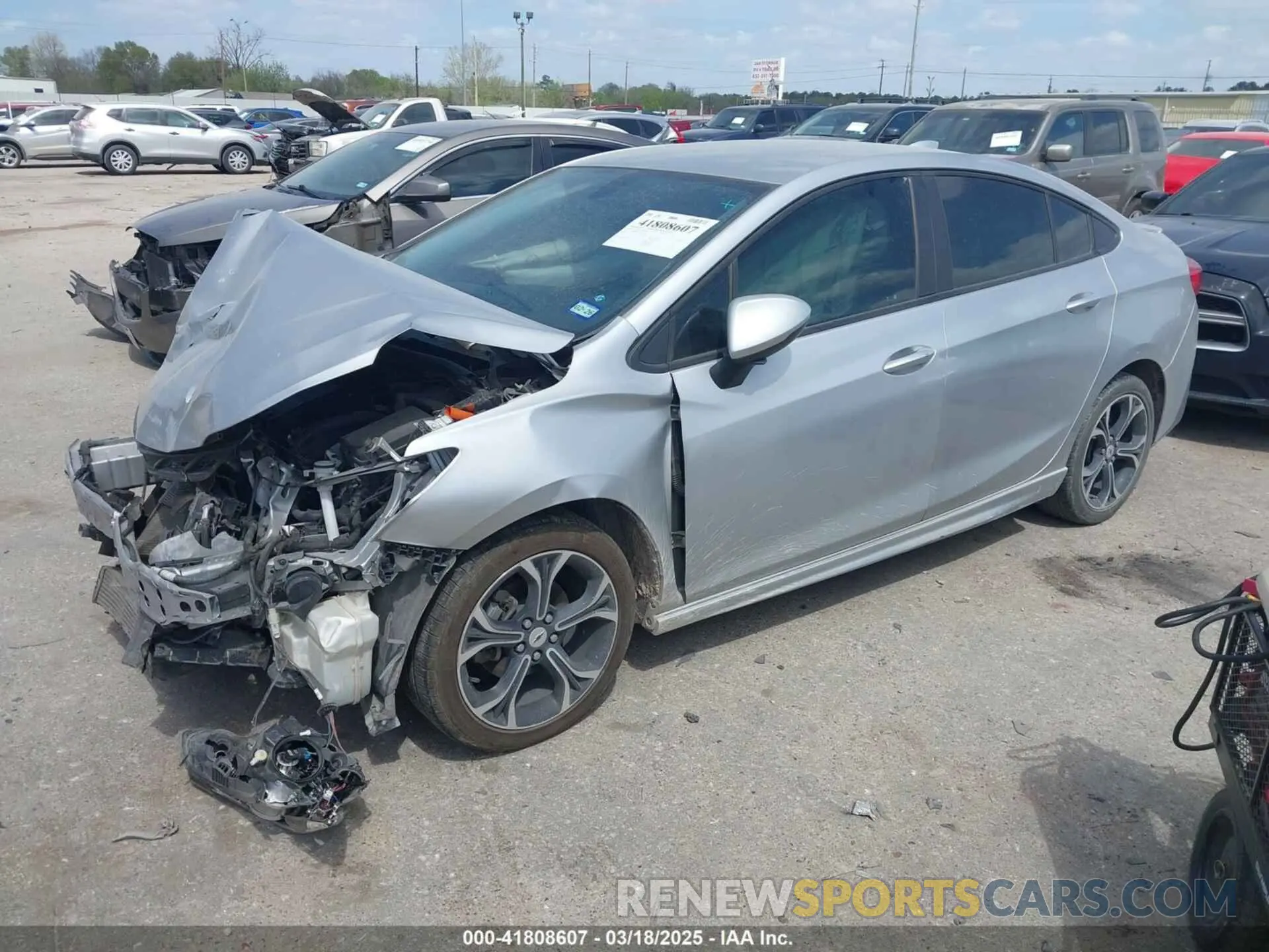 2 Photograph of a damaged car 1G1BE5SM0K7129320 CHEVROLET CRUZE 2019