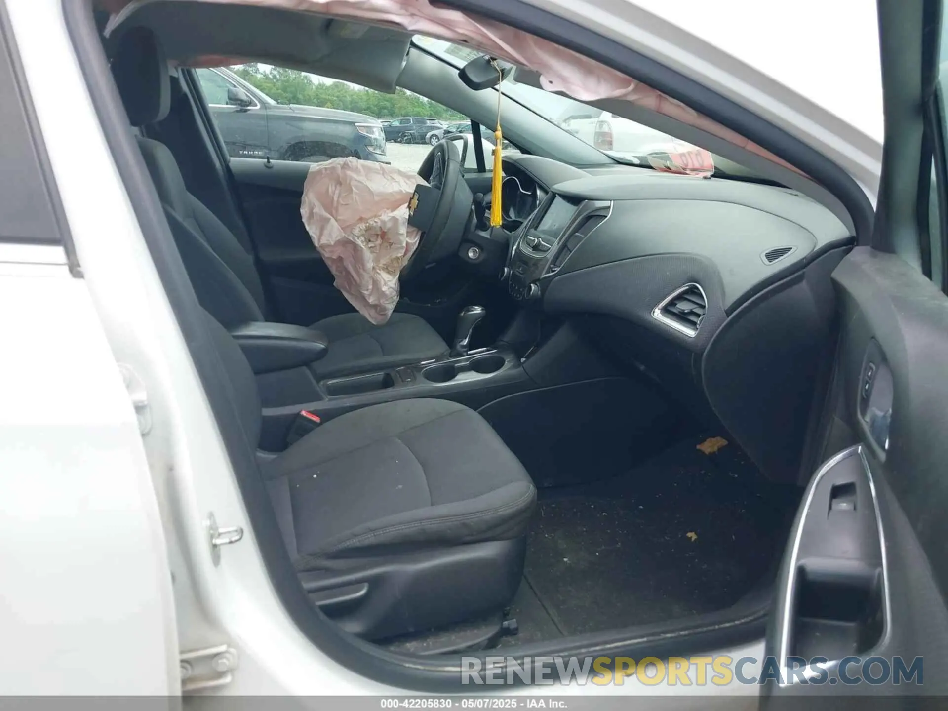 5 Photograph of a damaged car 1G1BE5SM1K7115779 CHEVROLET CRUZE 2019