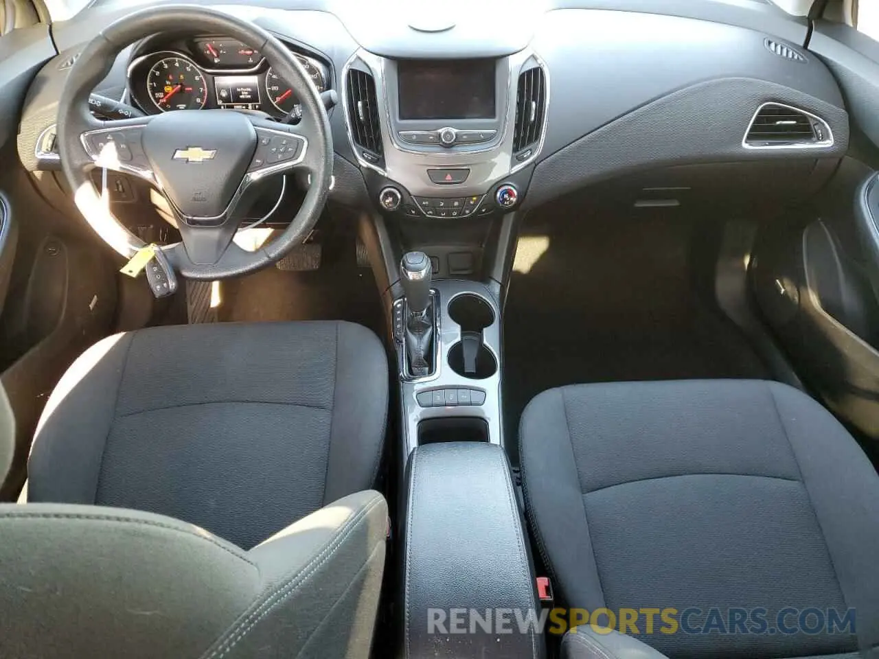 8 Photograph of a damaged car 1G1BE5SM1K7139788 CHEVROLET CRUZE 2019