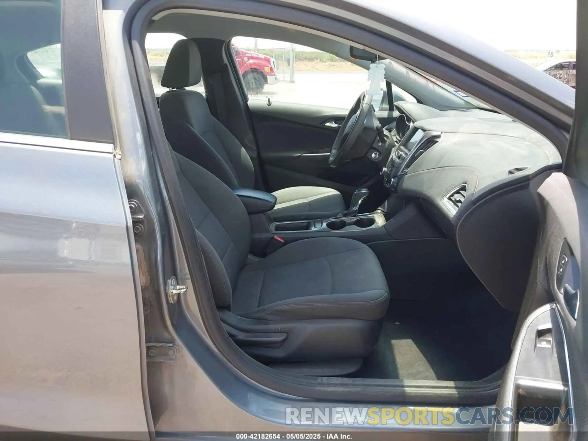 5 Photograph of a damaged car 1G1BE5SM2K7118111 CHEVROLET CRUZE 2019